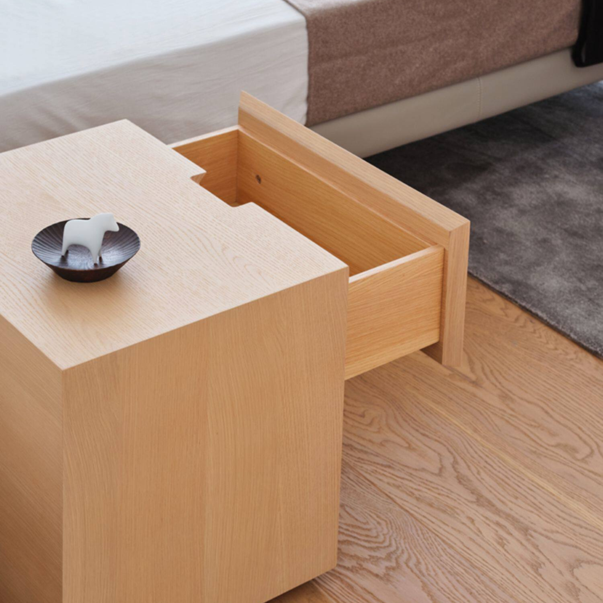 Vem Min Bedside Table - The Feelter