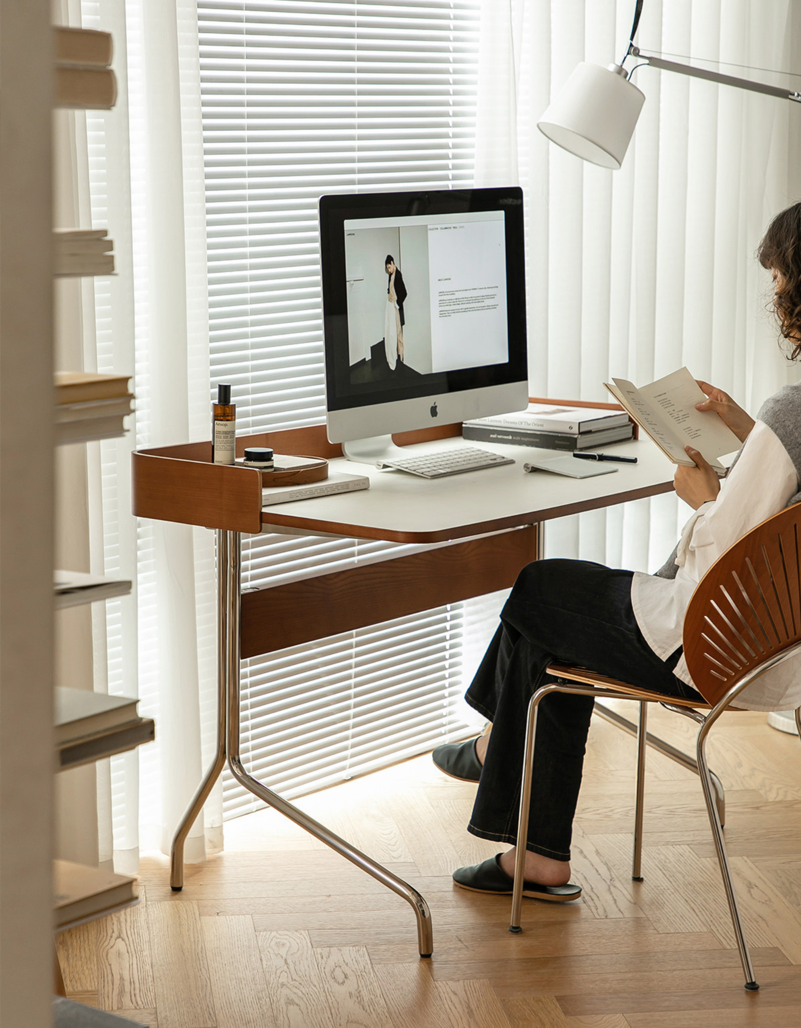 Hera Desk