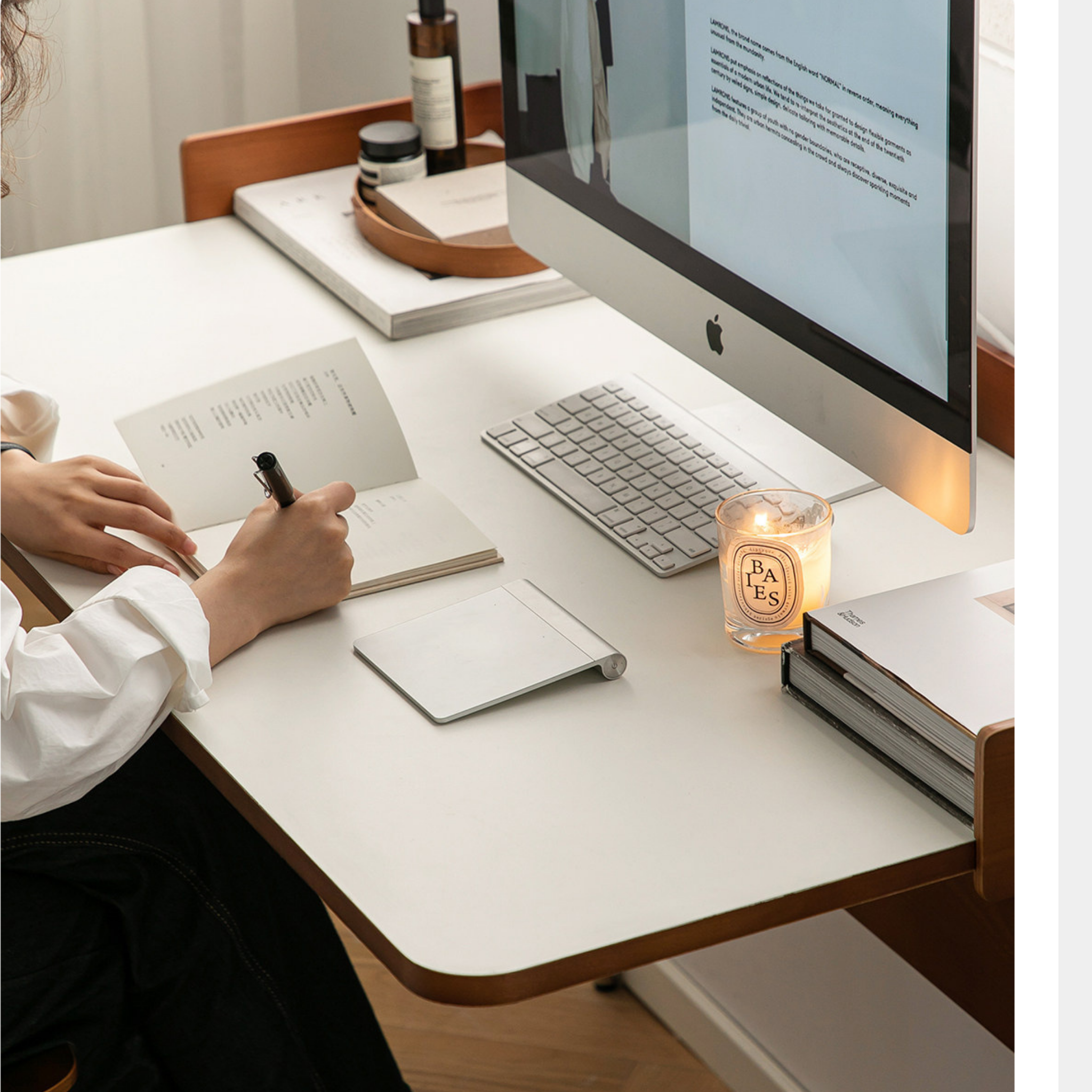 Hera Desk