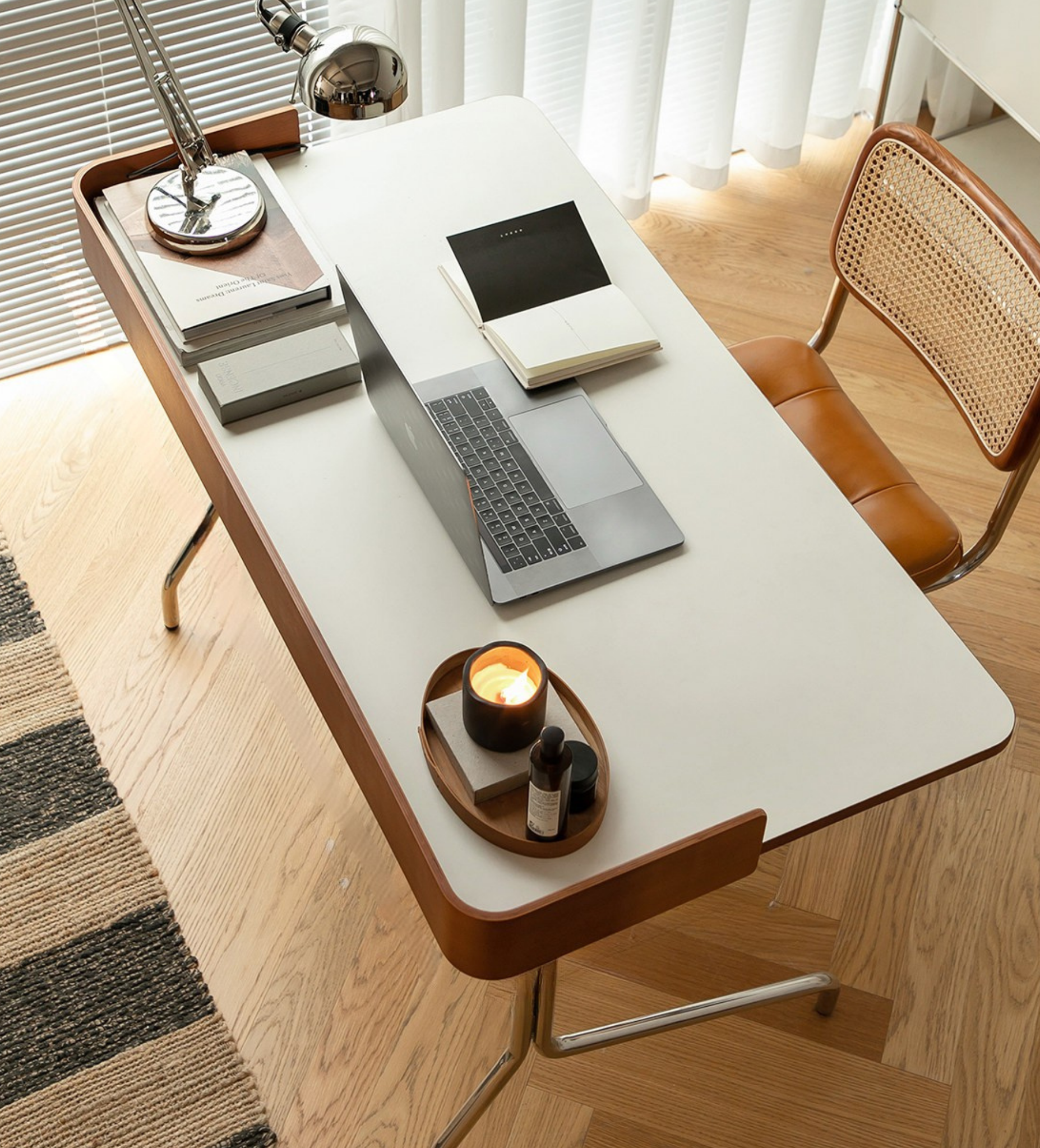 Hera Desk