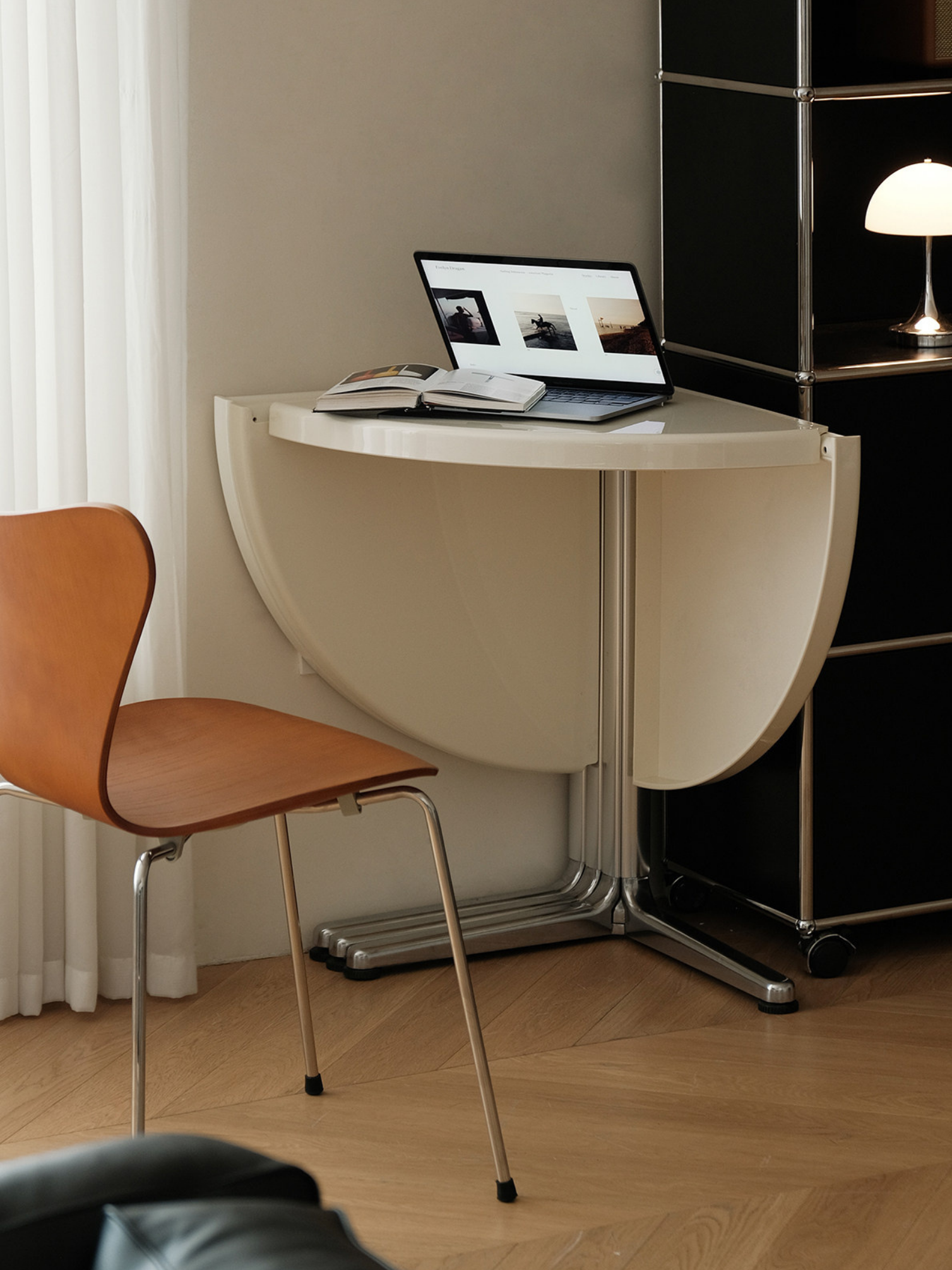 Collapsible Round Plastic Table