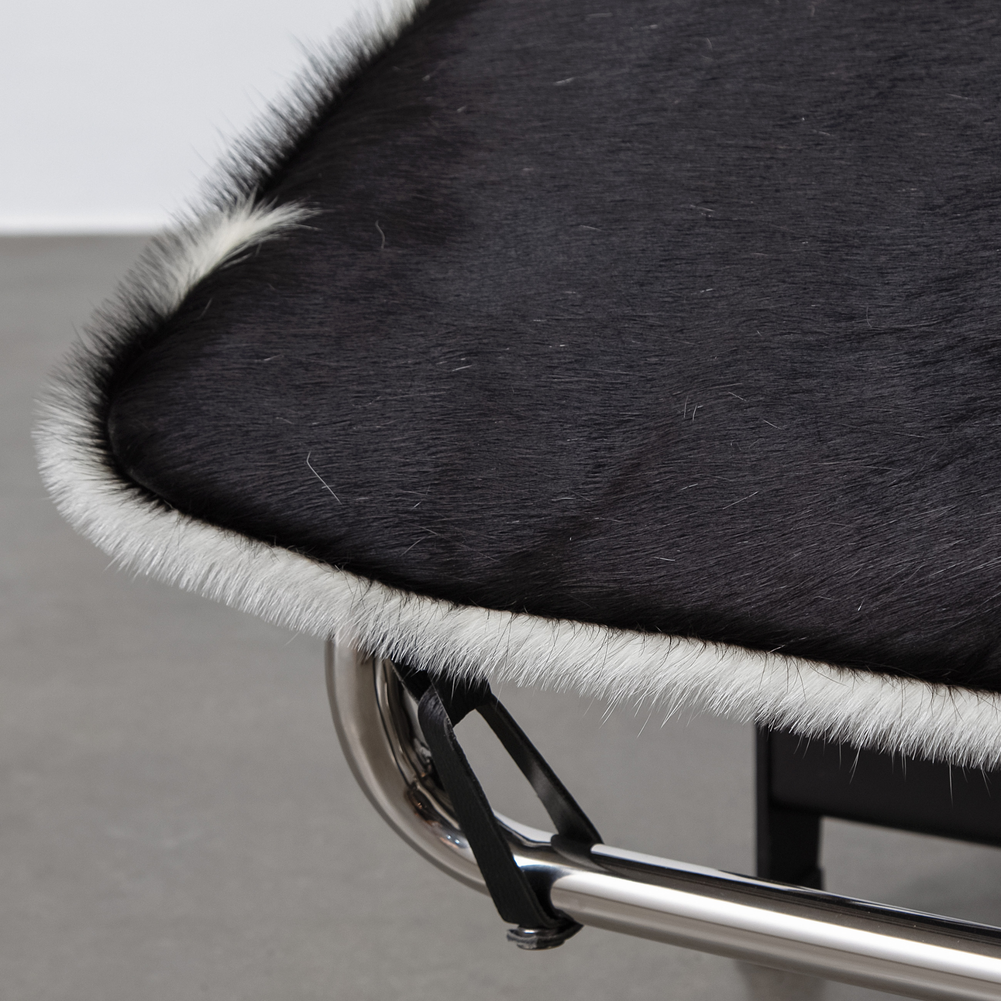 Bauhaus Cowhide Chaise Lounge
