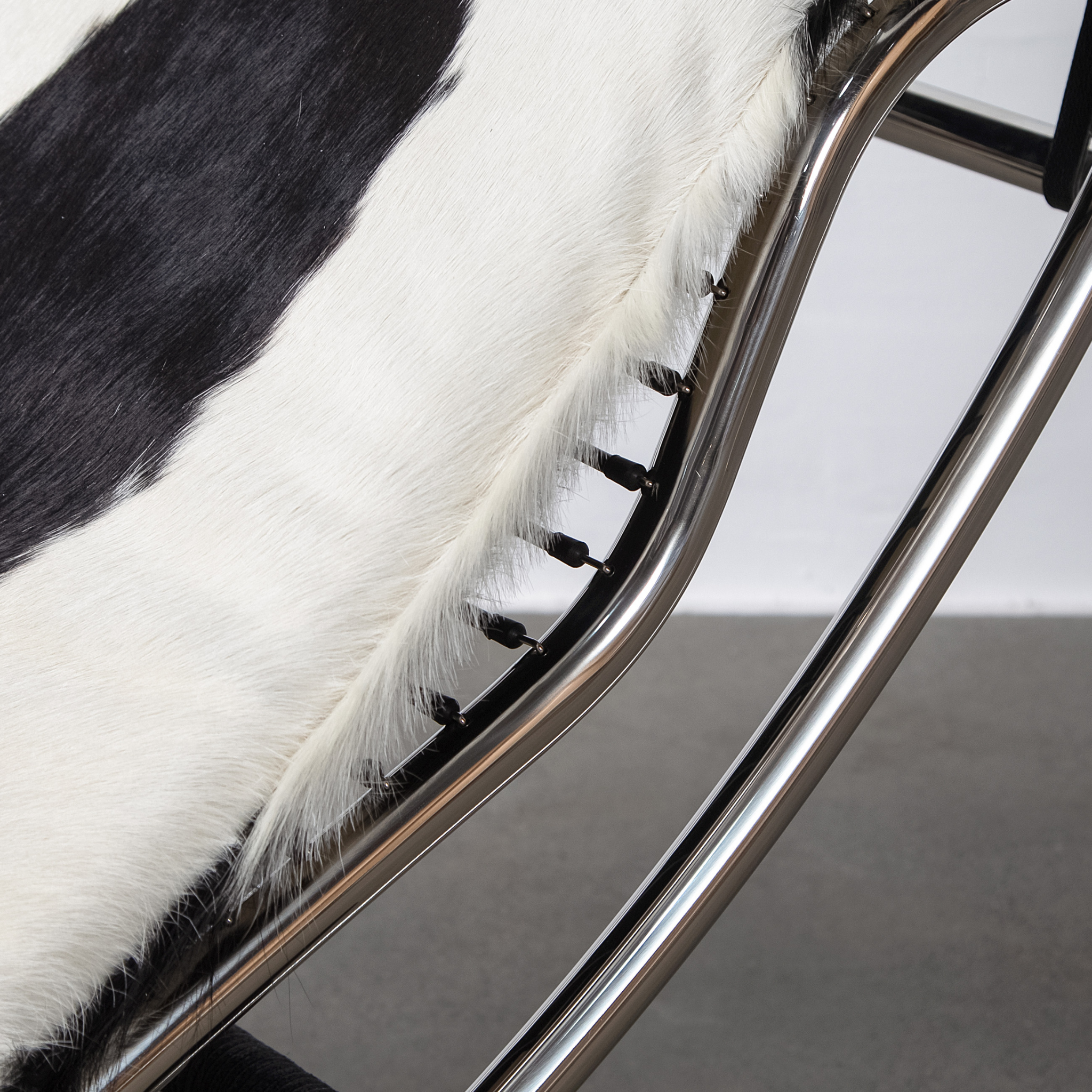 Bauhaus Cowhide Chaise Lounge