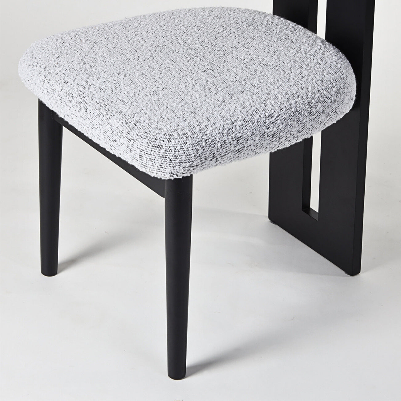 Tripod Dining Chair - The Feelter