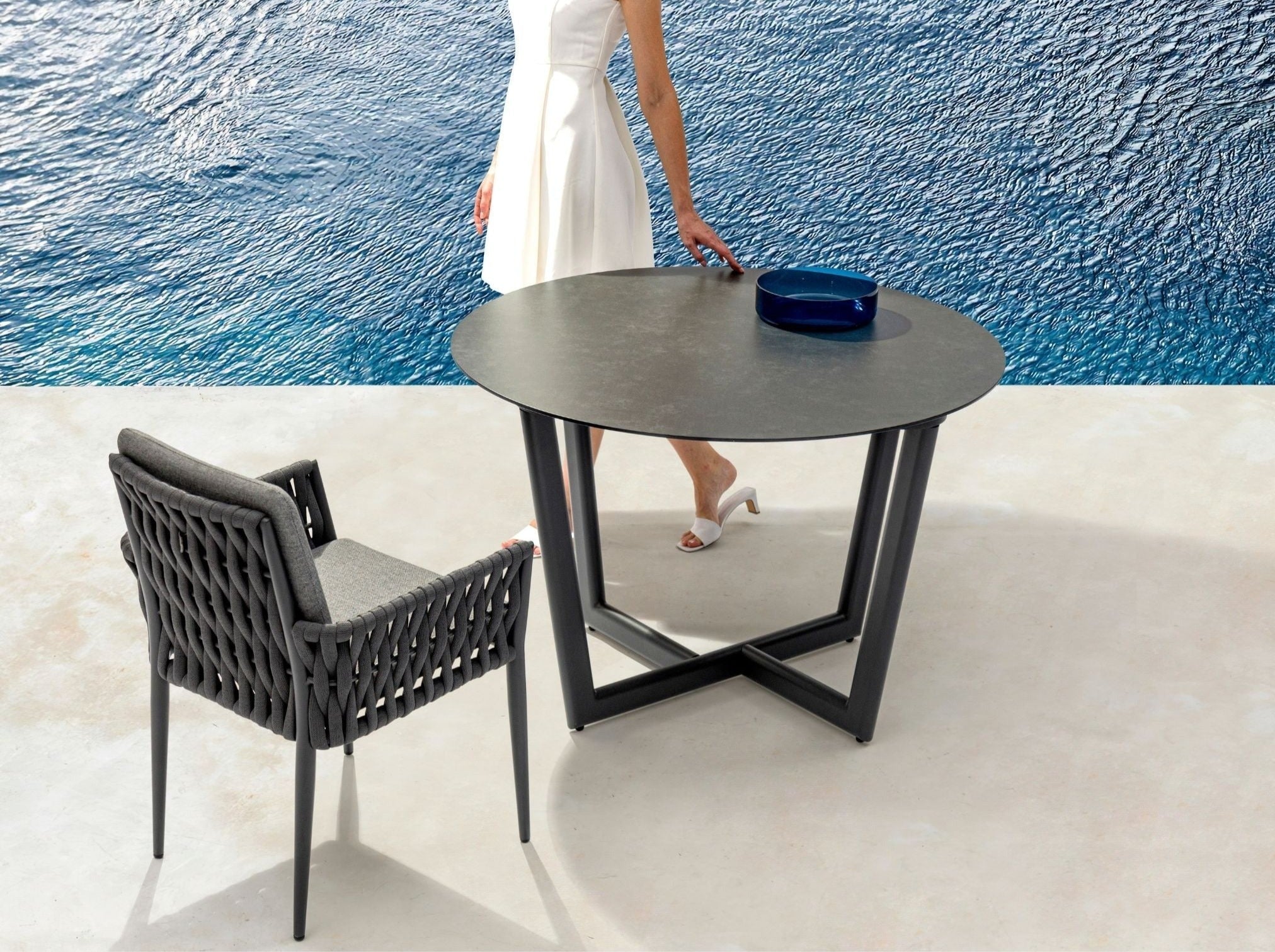 Hug Series | Outdoor Round Dining Table - The Feelter