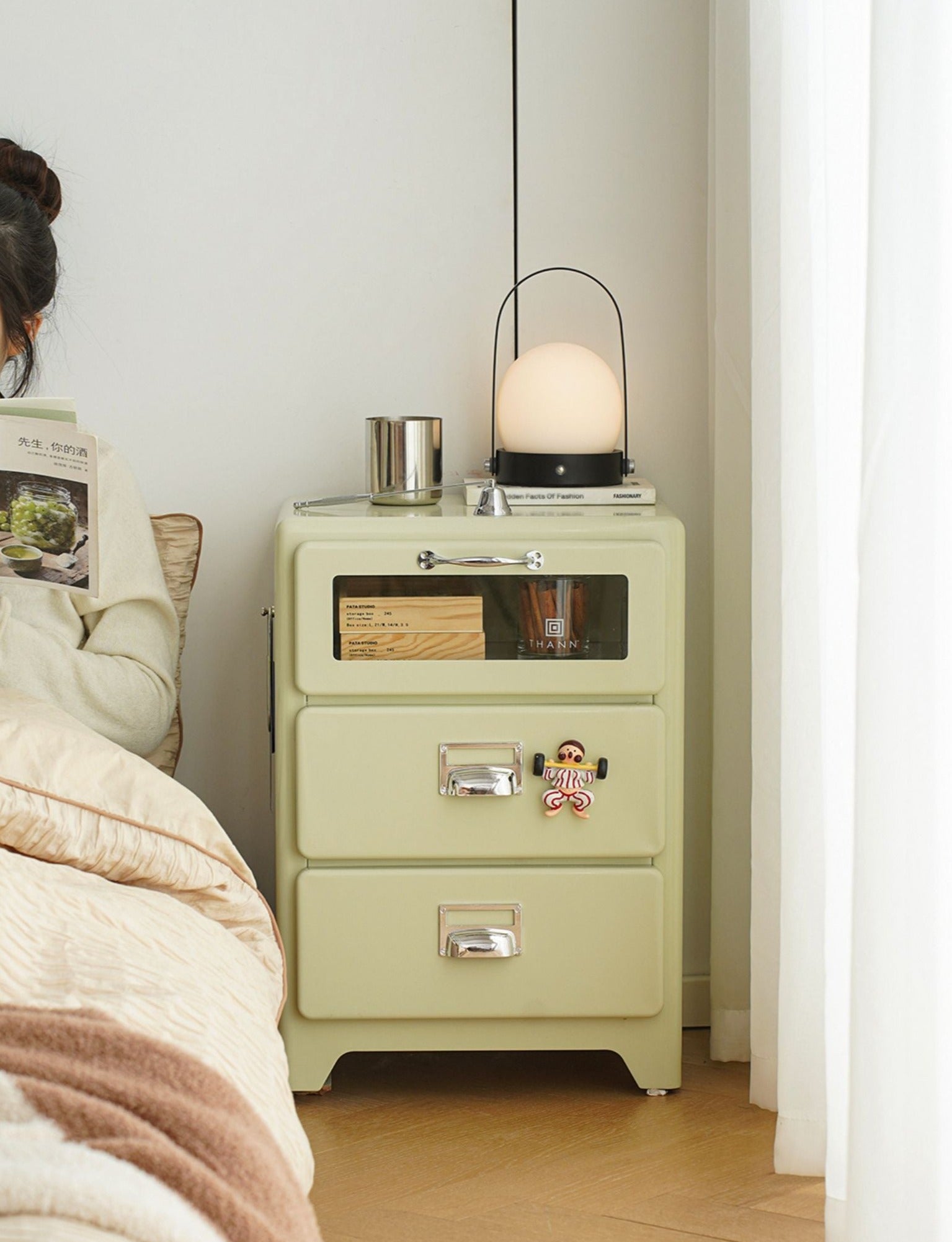 Moma Cabinet - The Feelter