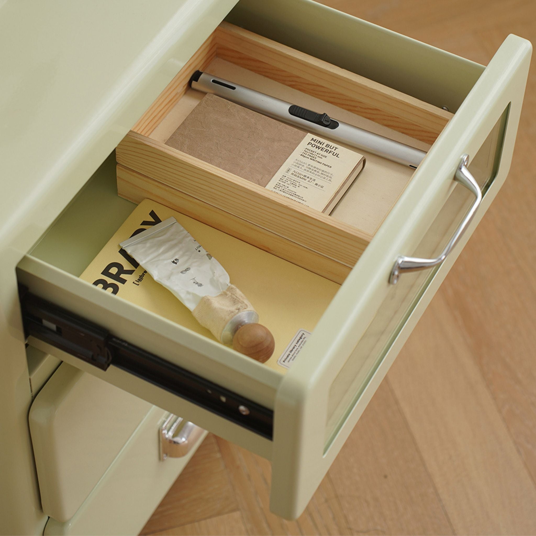 Moma Cabinet - The Feelter