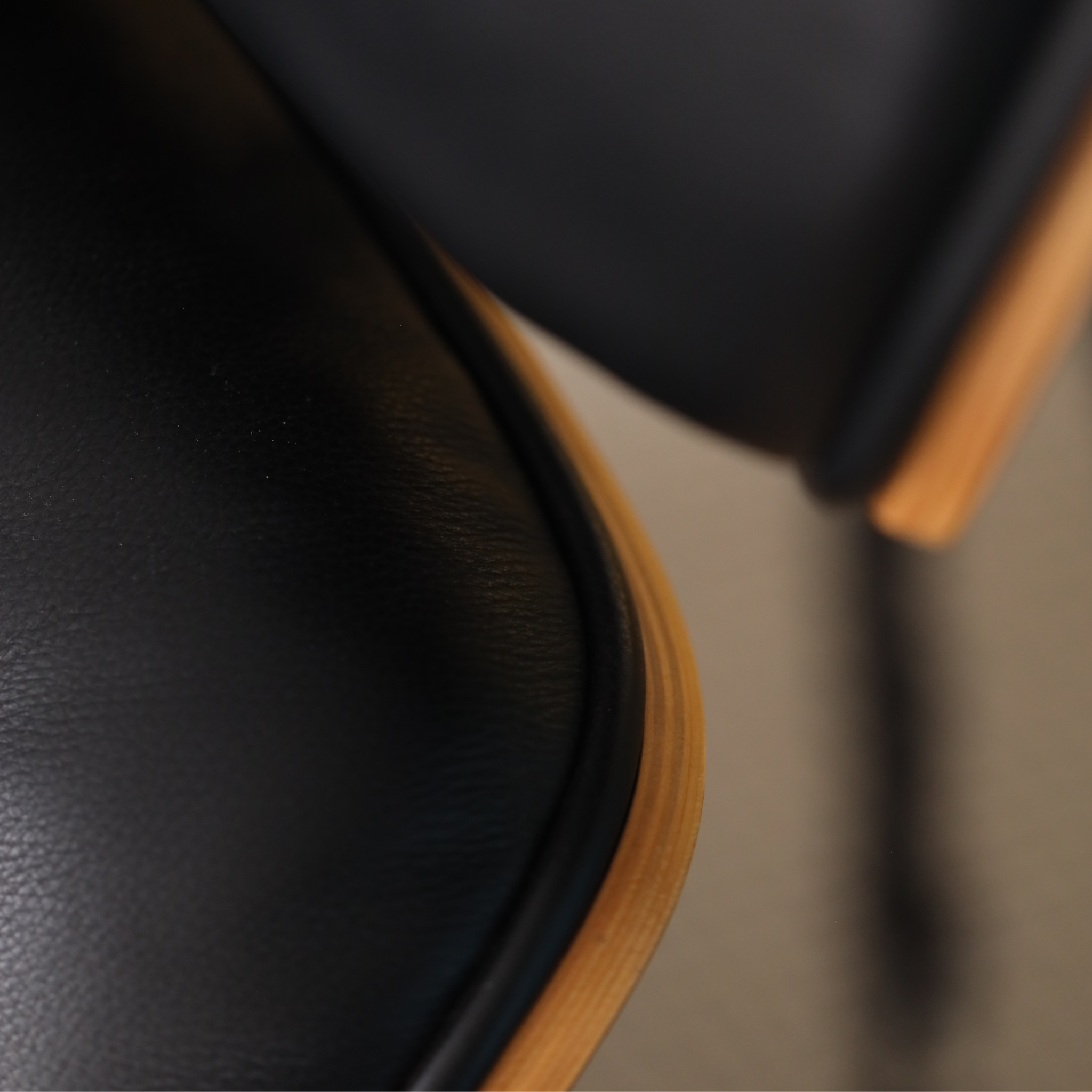 Aim Lounge Chair - The Feelter