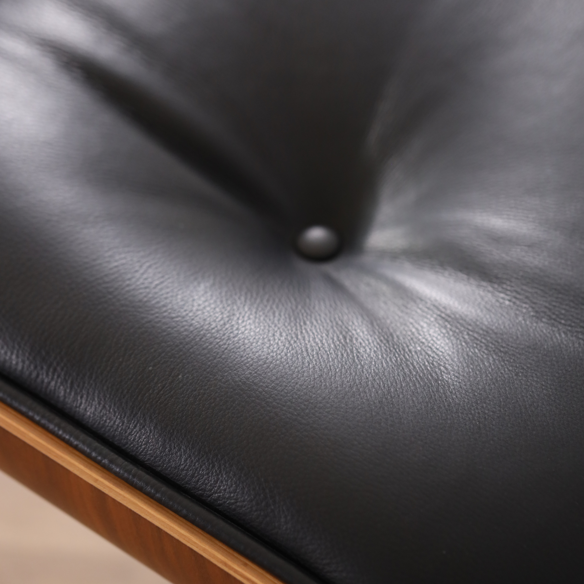 Aim Lounge Chair - The Feelter