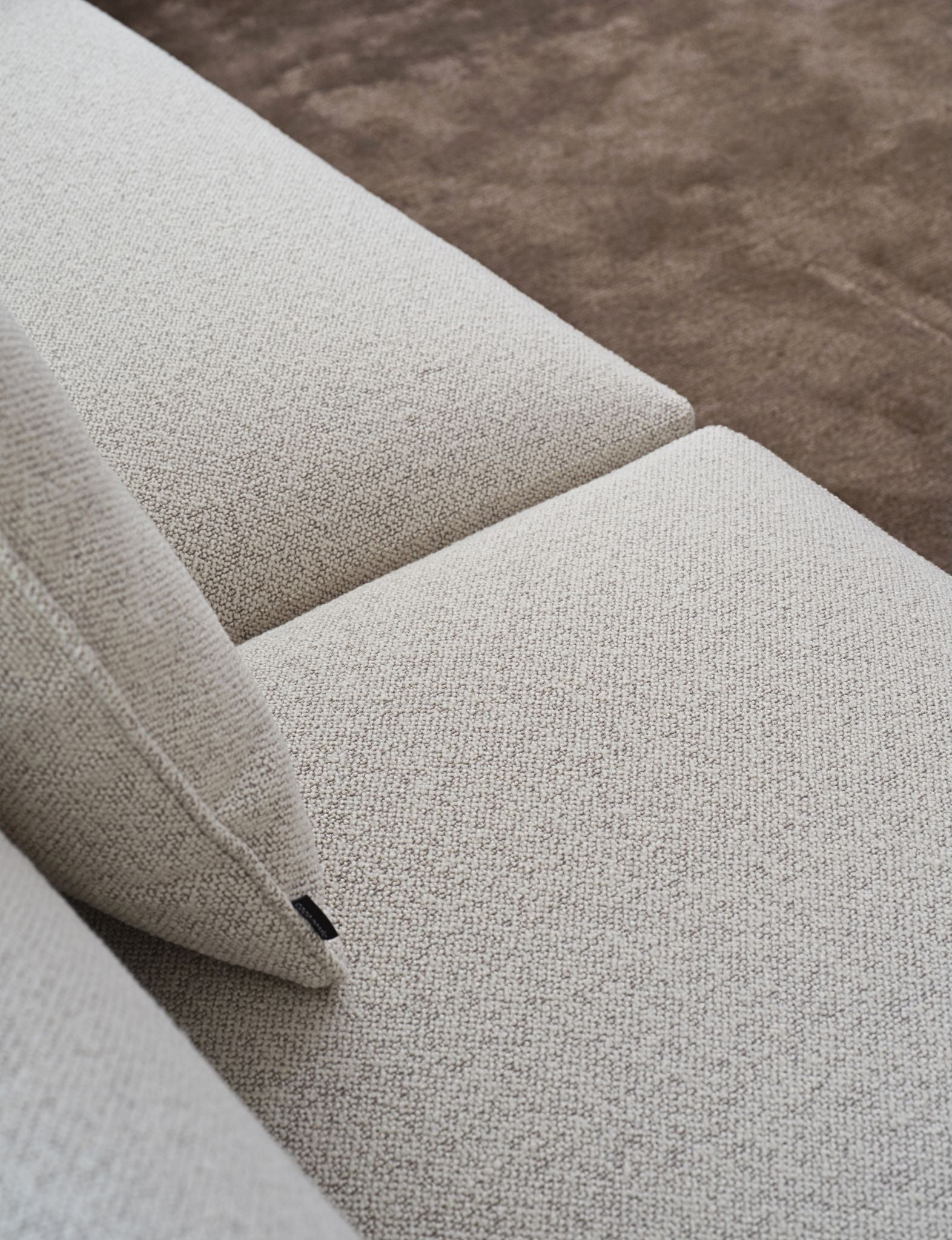 Lux Sofa - The Feelter