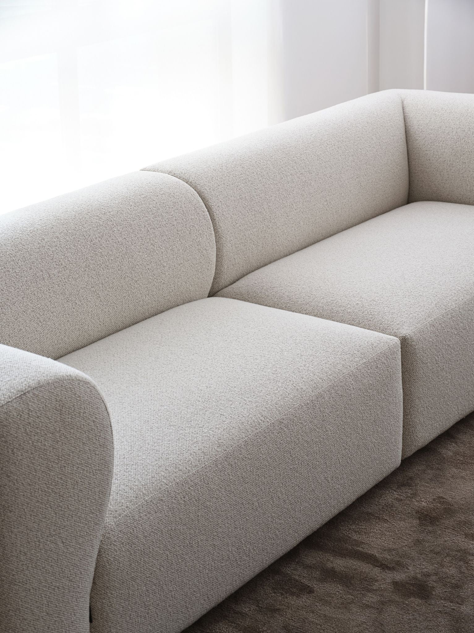 Lux Sofa - The Feelter