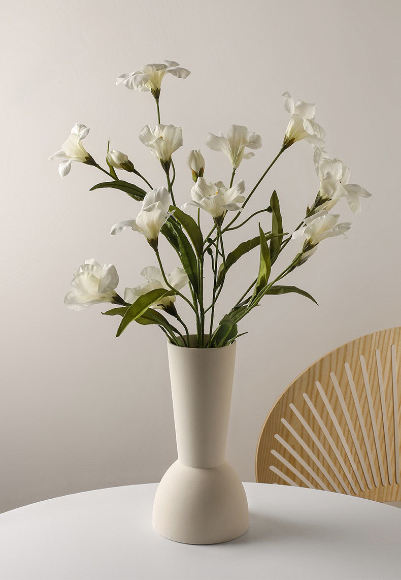 Ceramic Vase | Cream Bulb - The Feelter