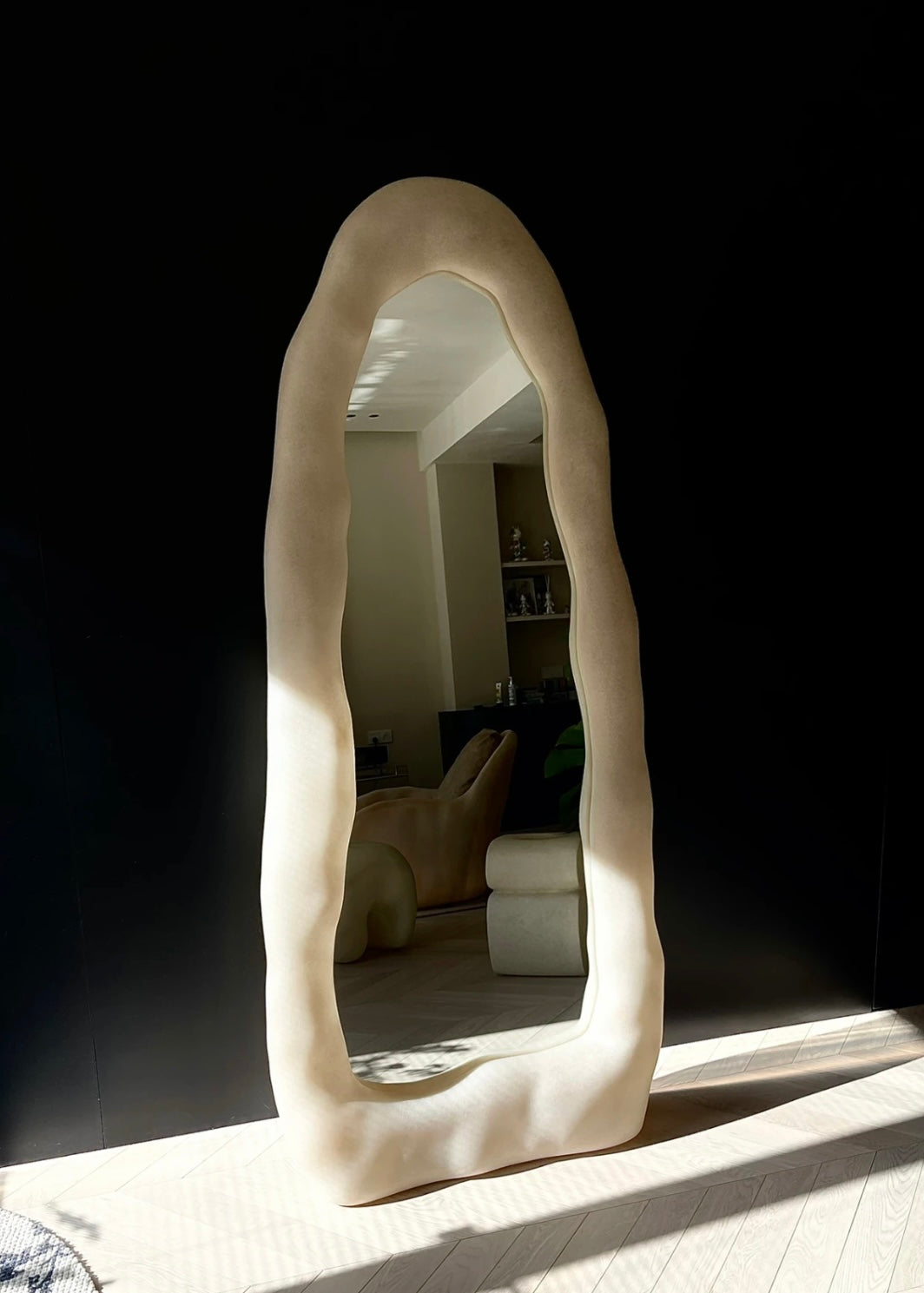 kar Knead Mirror 捏泥镜穿衣全身镜陈列道具诧寂风玻璃钢买手店 - The Feelter