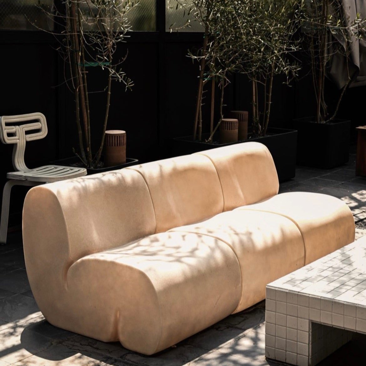 kar Curl-up Lounge 蜷缩玻璃钢休闲沙发椅客厅买手店侘寂极简 - The Feelter