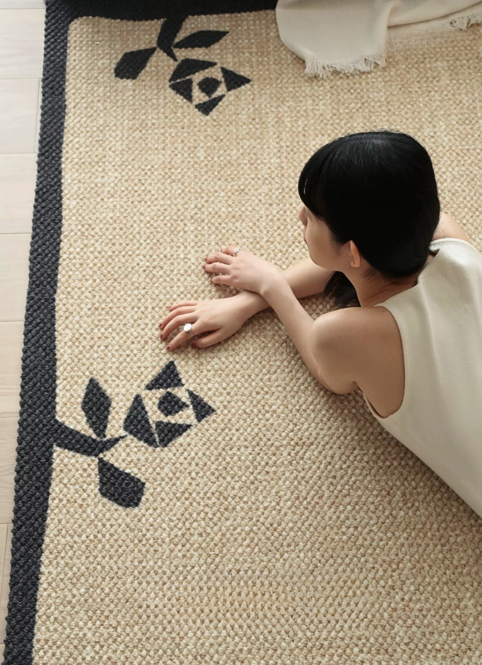 The Feelter Rose Border Wool Rug