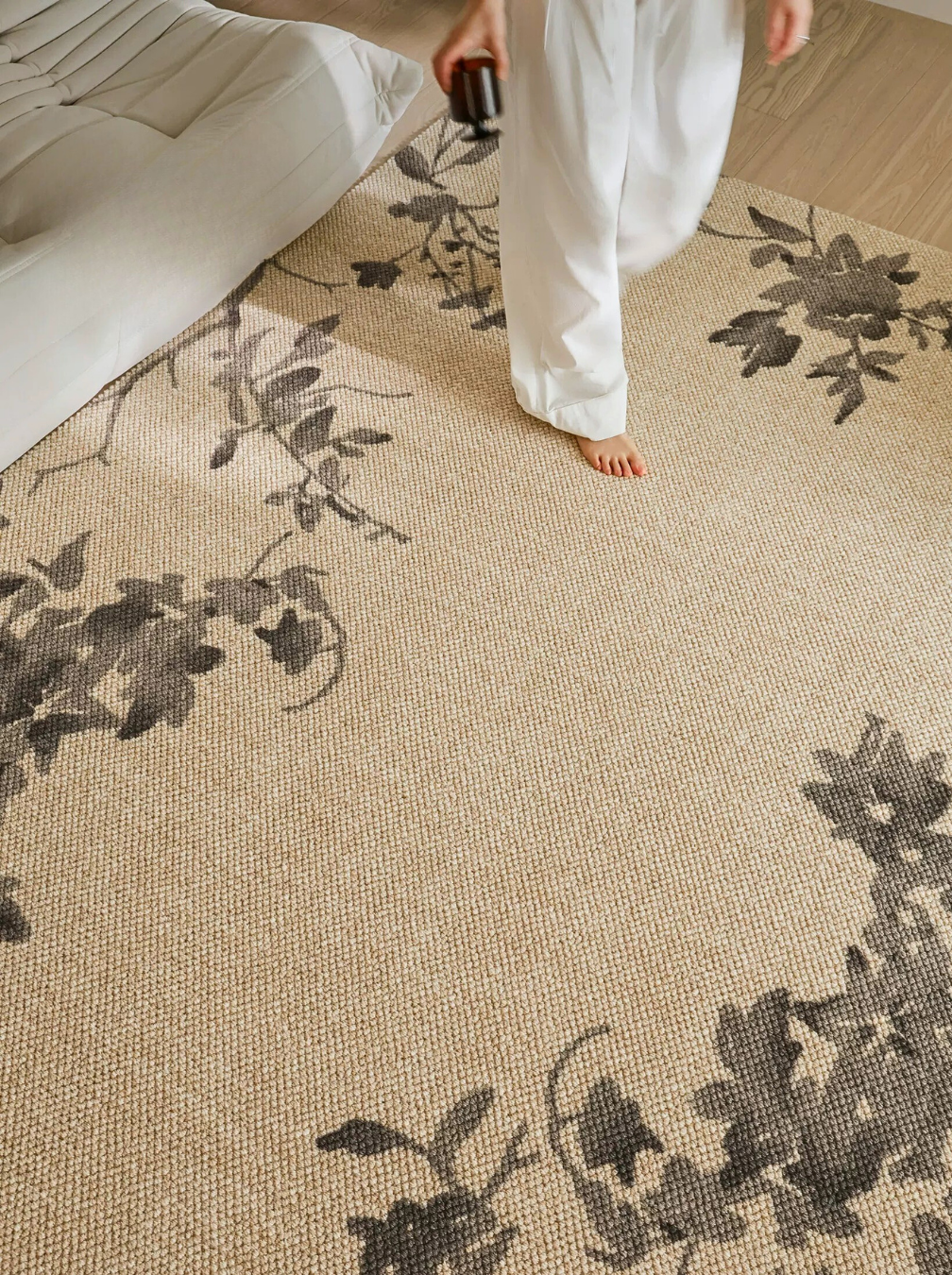 The Feelter Shadow Floral Wool Rug