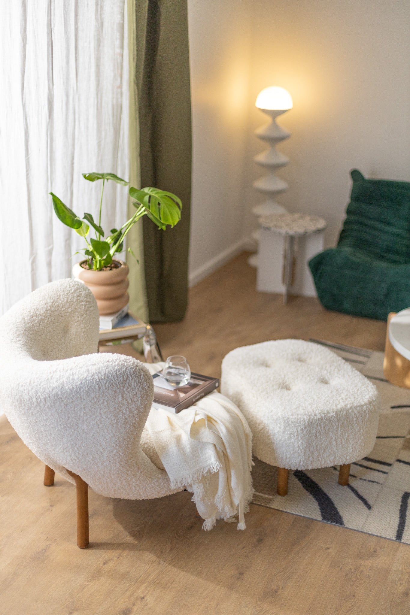 Little Petra Armchair Replica Short Hair