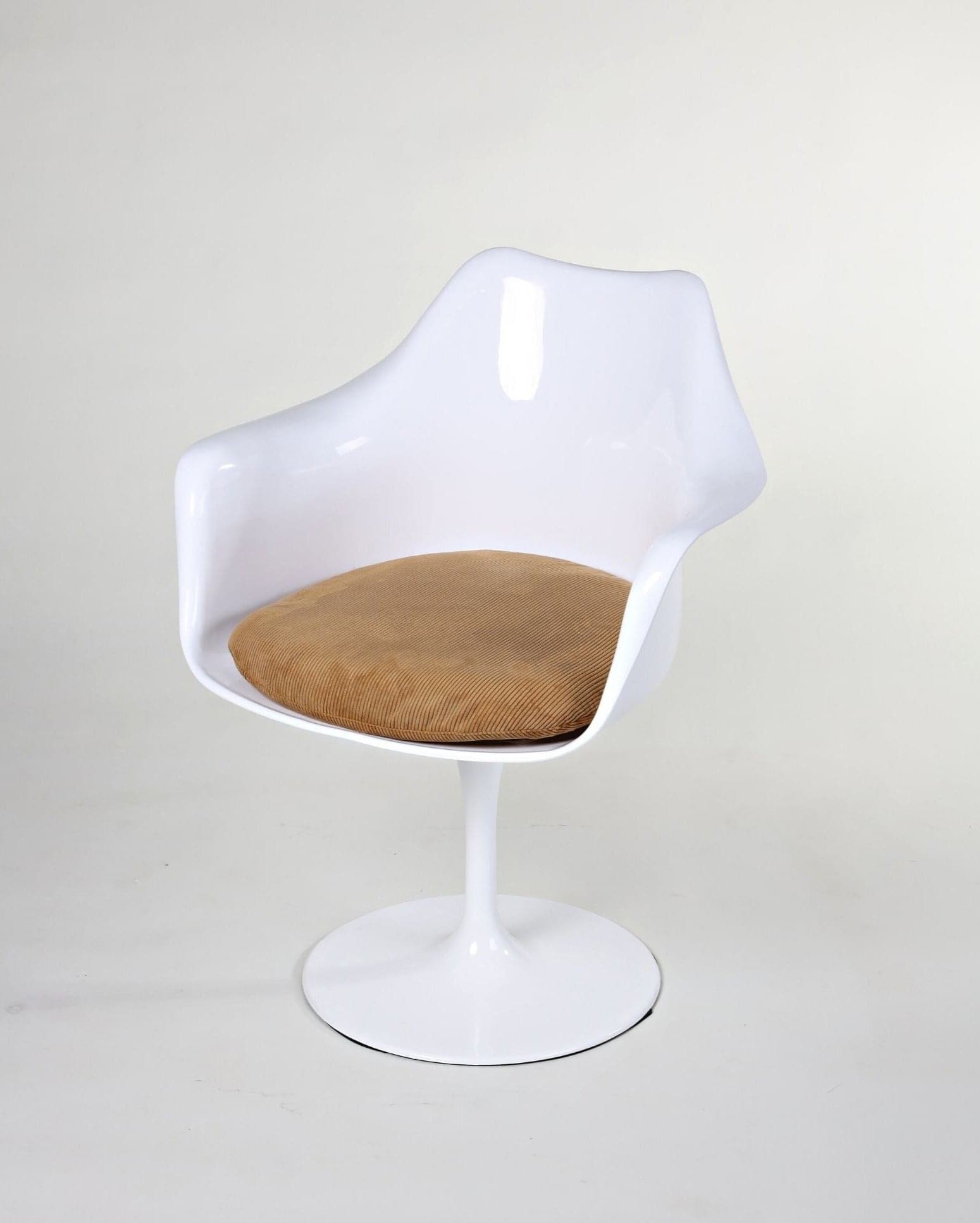 Tulip Dining Chair with Armrest | Eero Saarinen Replica