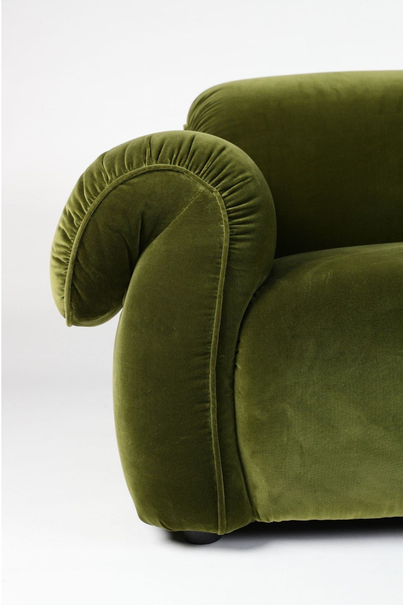 Icon Sofa replica - plush sofa by Michele Menescardi for Natuzzi Italia. 