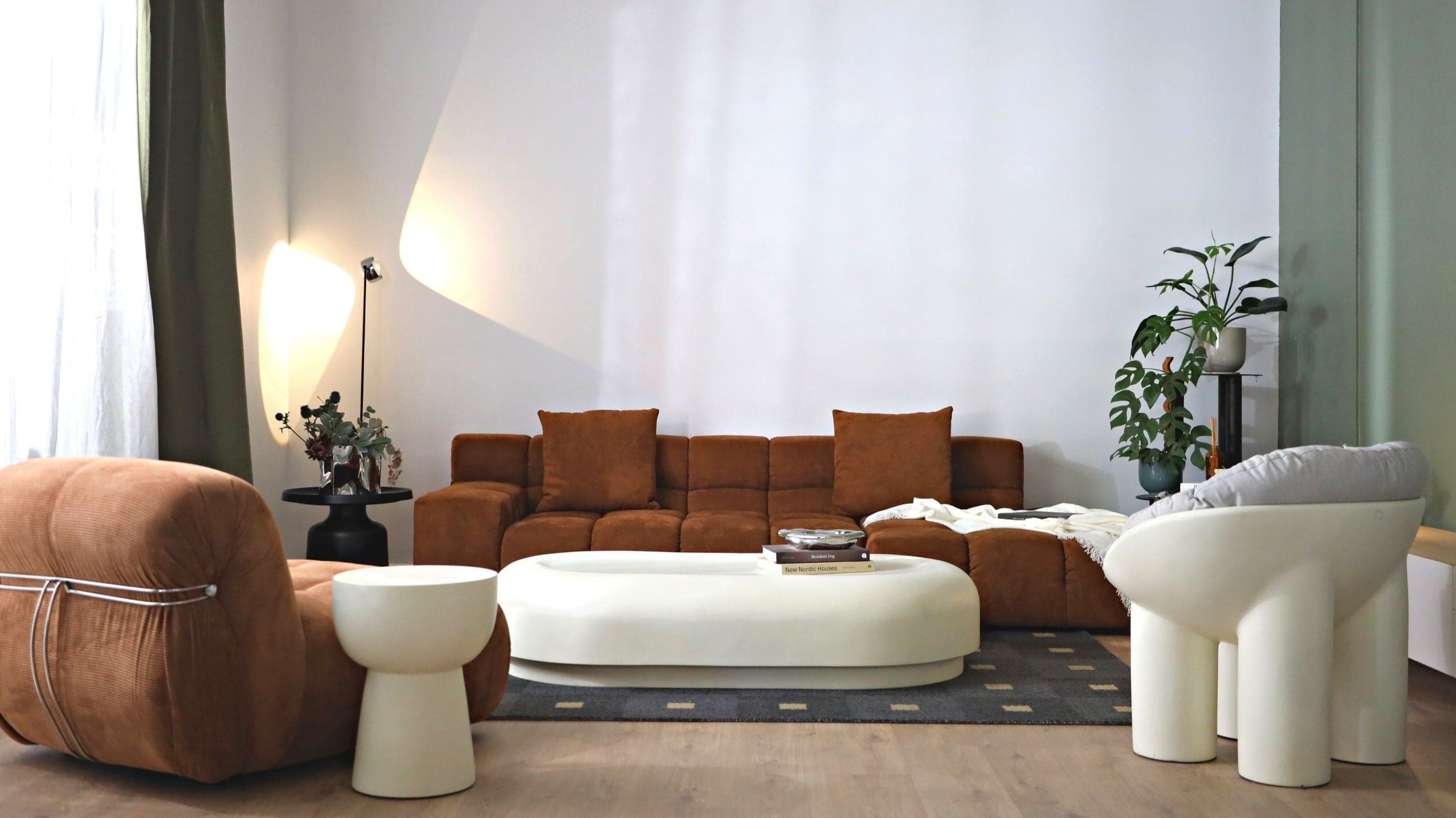 Replica Soriana lounge chair sofa by Afra and Tobia Scarpa