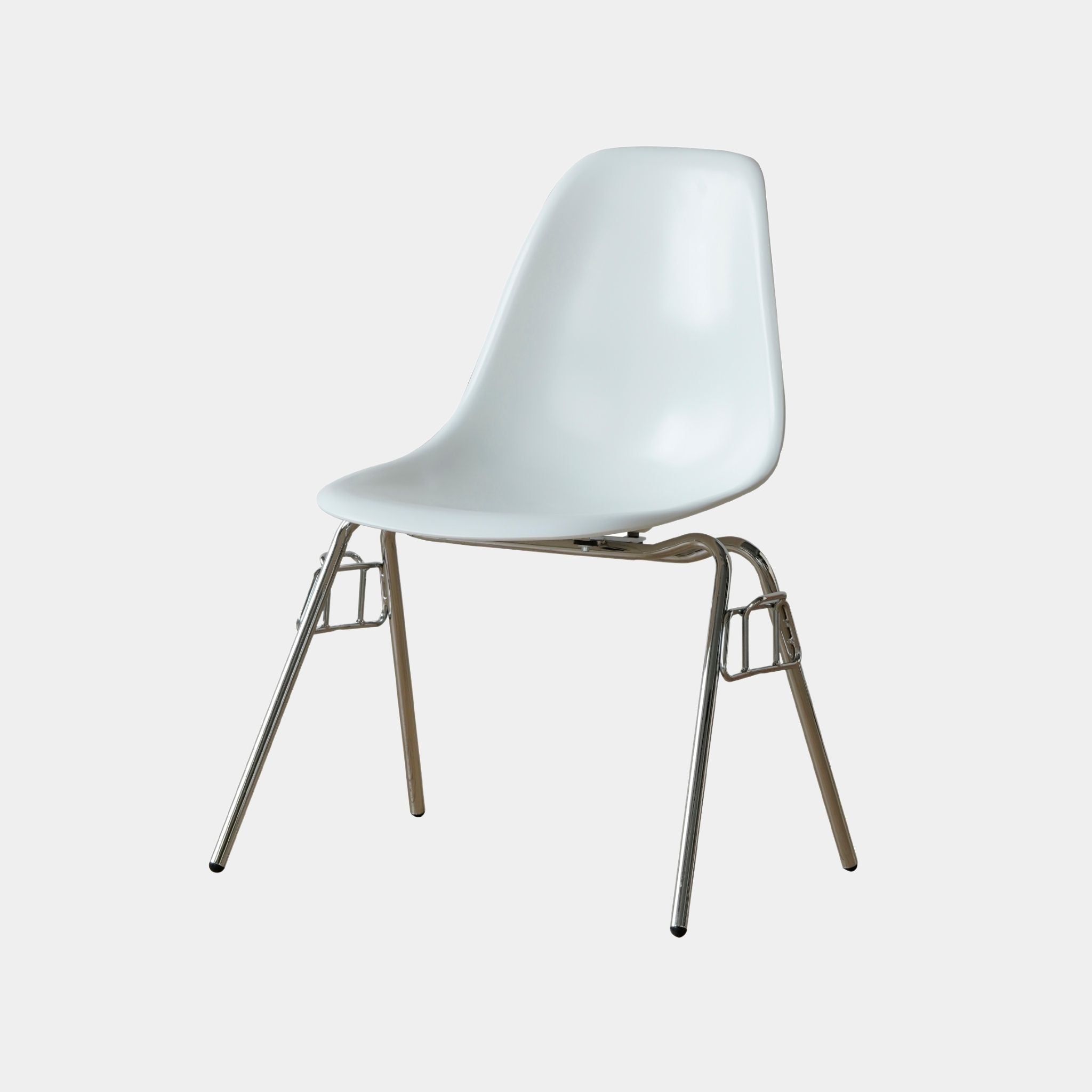 DSS Stacking Chair | Charles and Ray Eames Replica