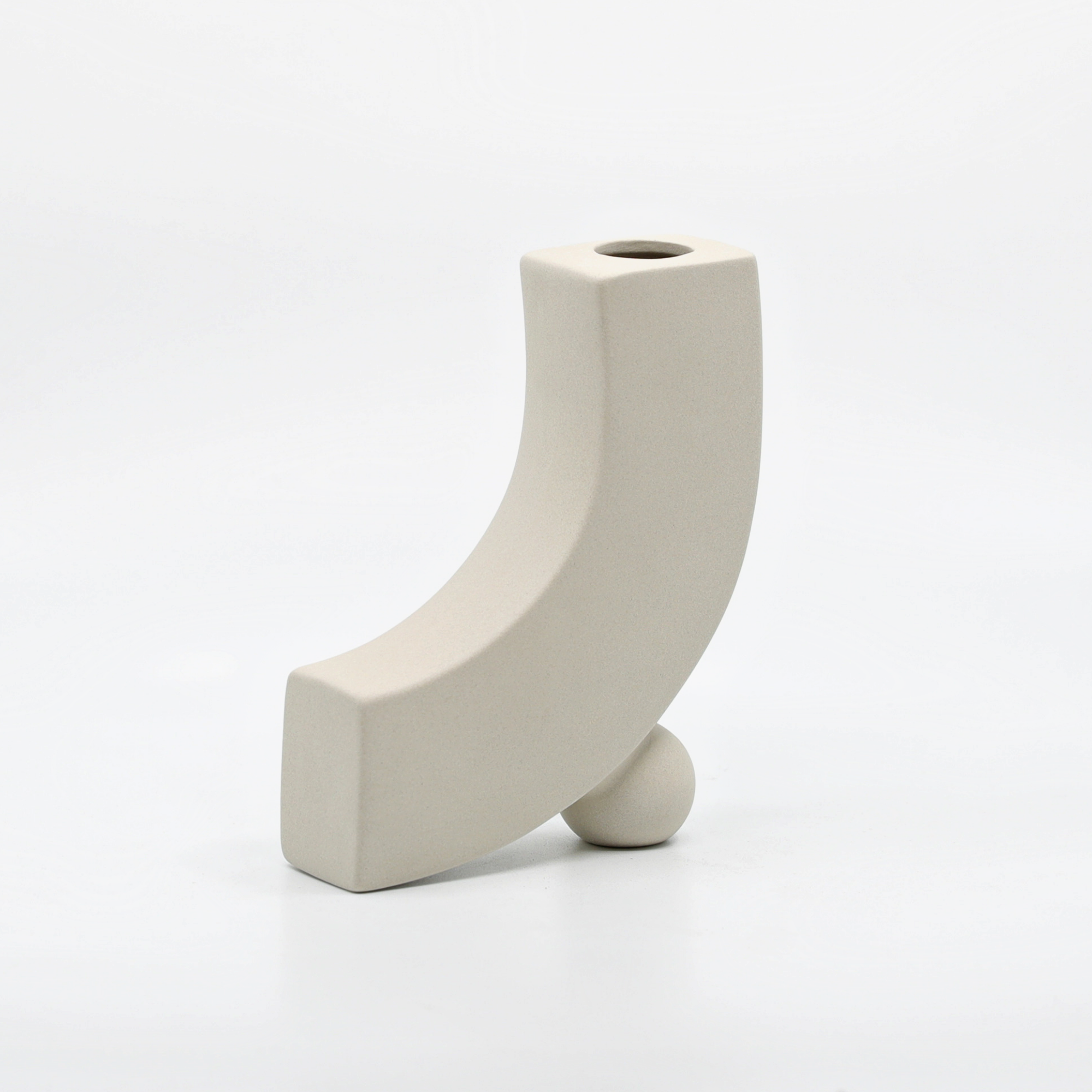 Ceramic Vase | Pipe-curved