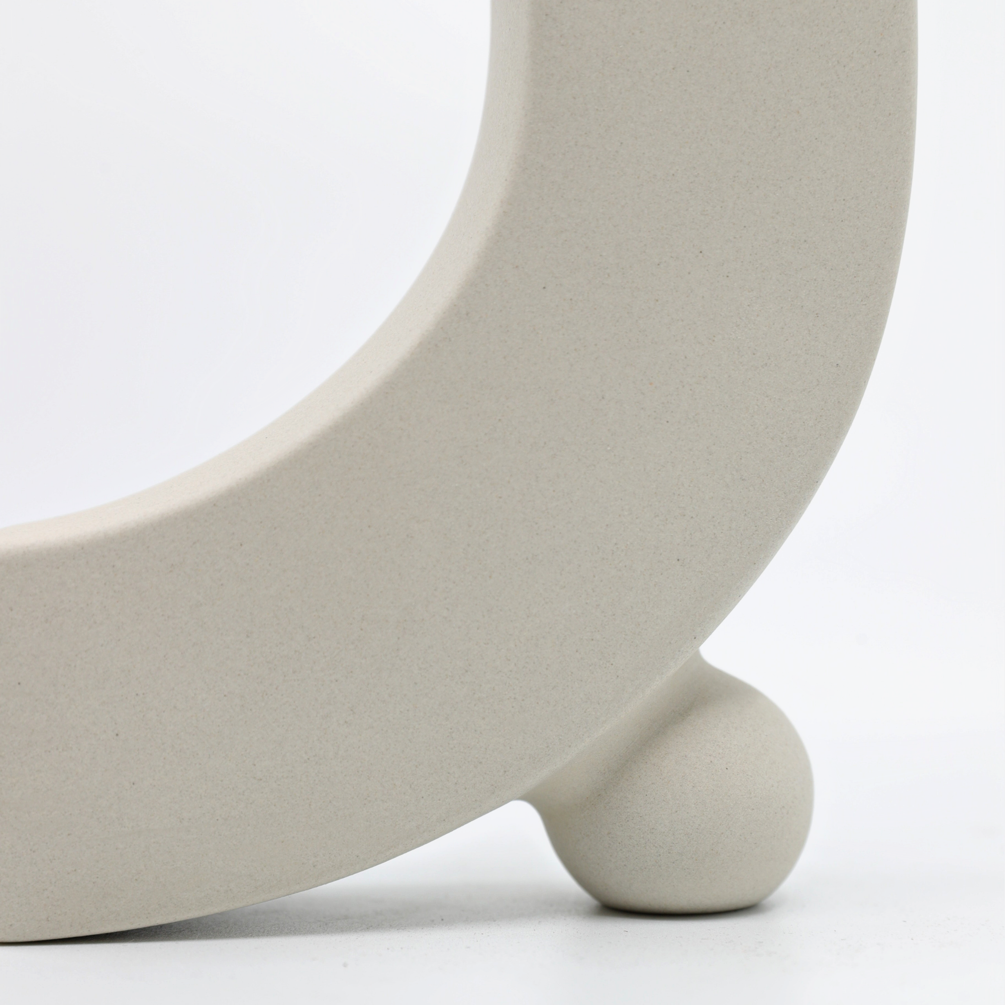 Ceramic Vase | Pipe-curved