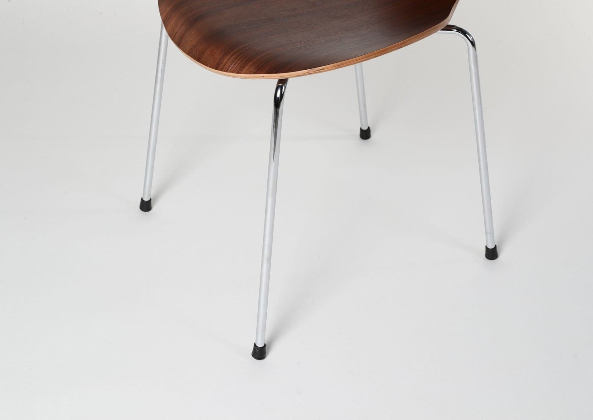 Ant Chair | Arne Jacobsen Replica - The Feelter