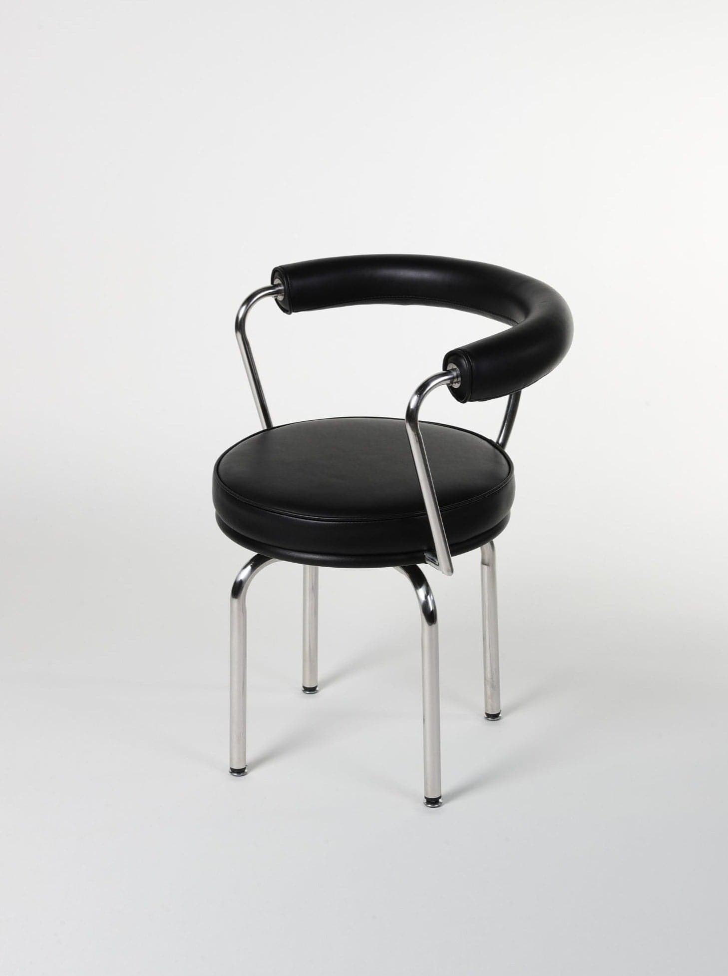 Horseshoe Swivel Chair The Feelter