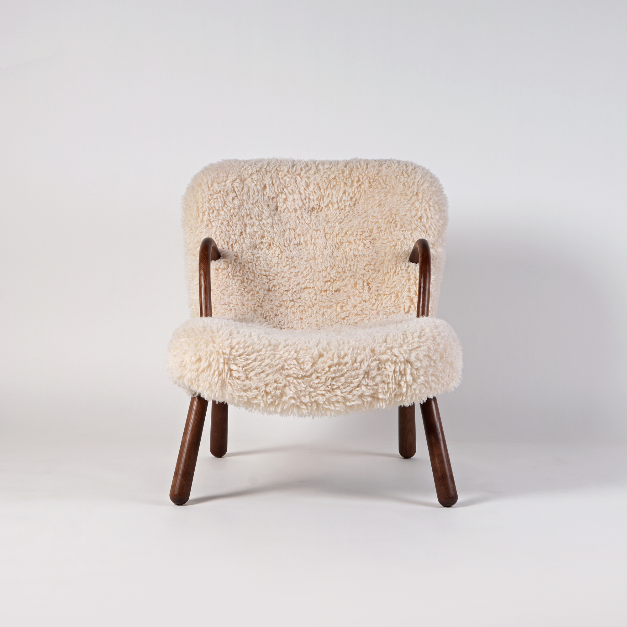 Replica Philip Arctander Sheepskin Clam Chair (Palourde Armchair)