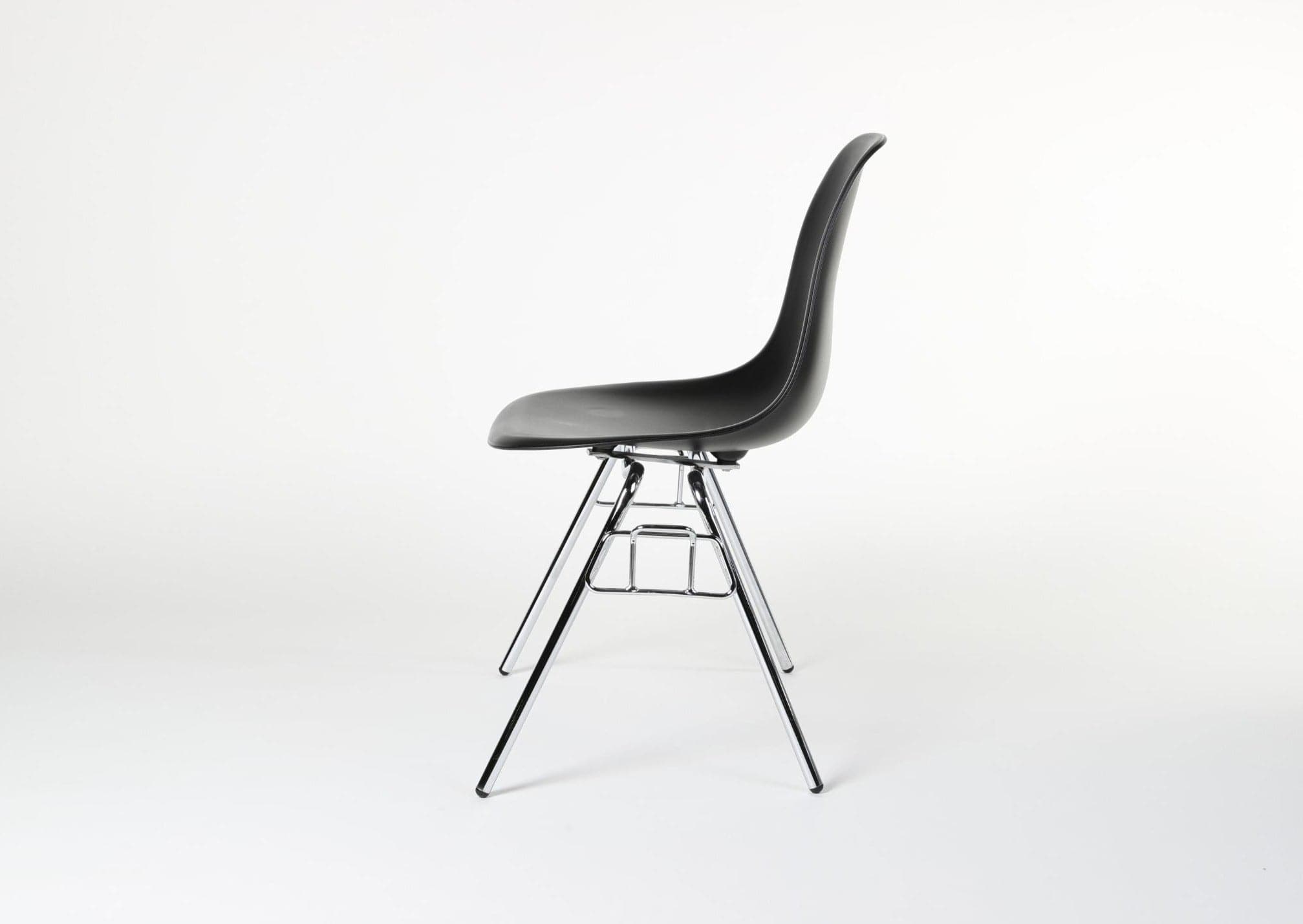 DSS Stacking Chair | Charles and Ray Eames Replica - The Feelter