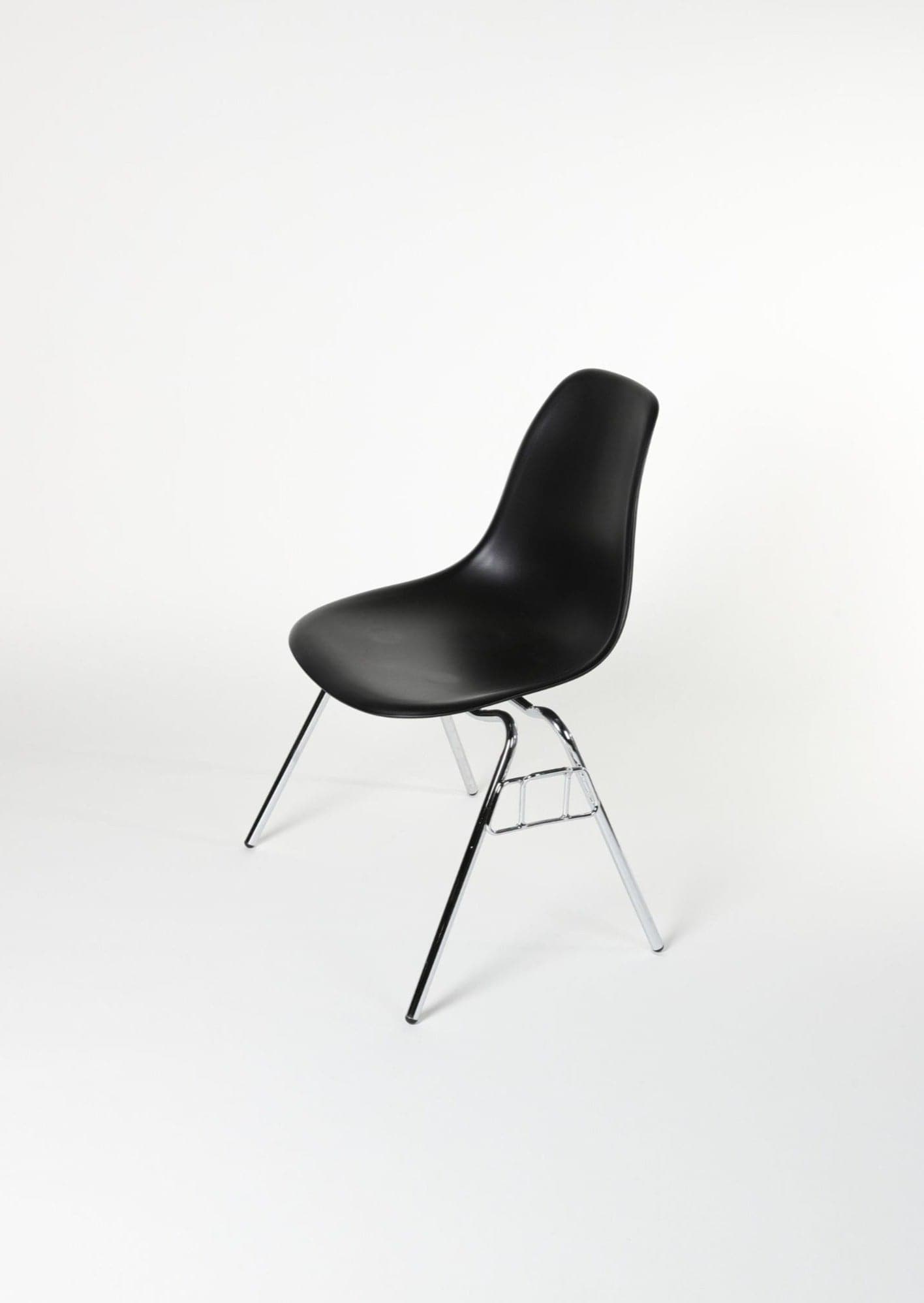 DSS Stacking Chair | Charles and Ray Eames Replica