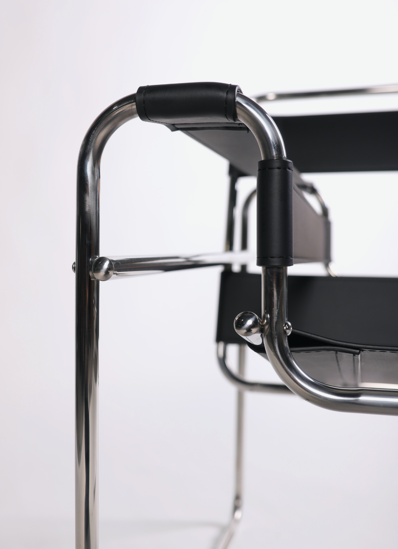 Vassily Leather and Metal Armchair The Feelter