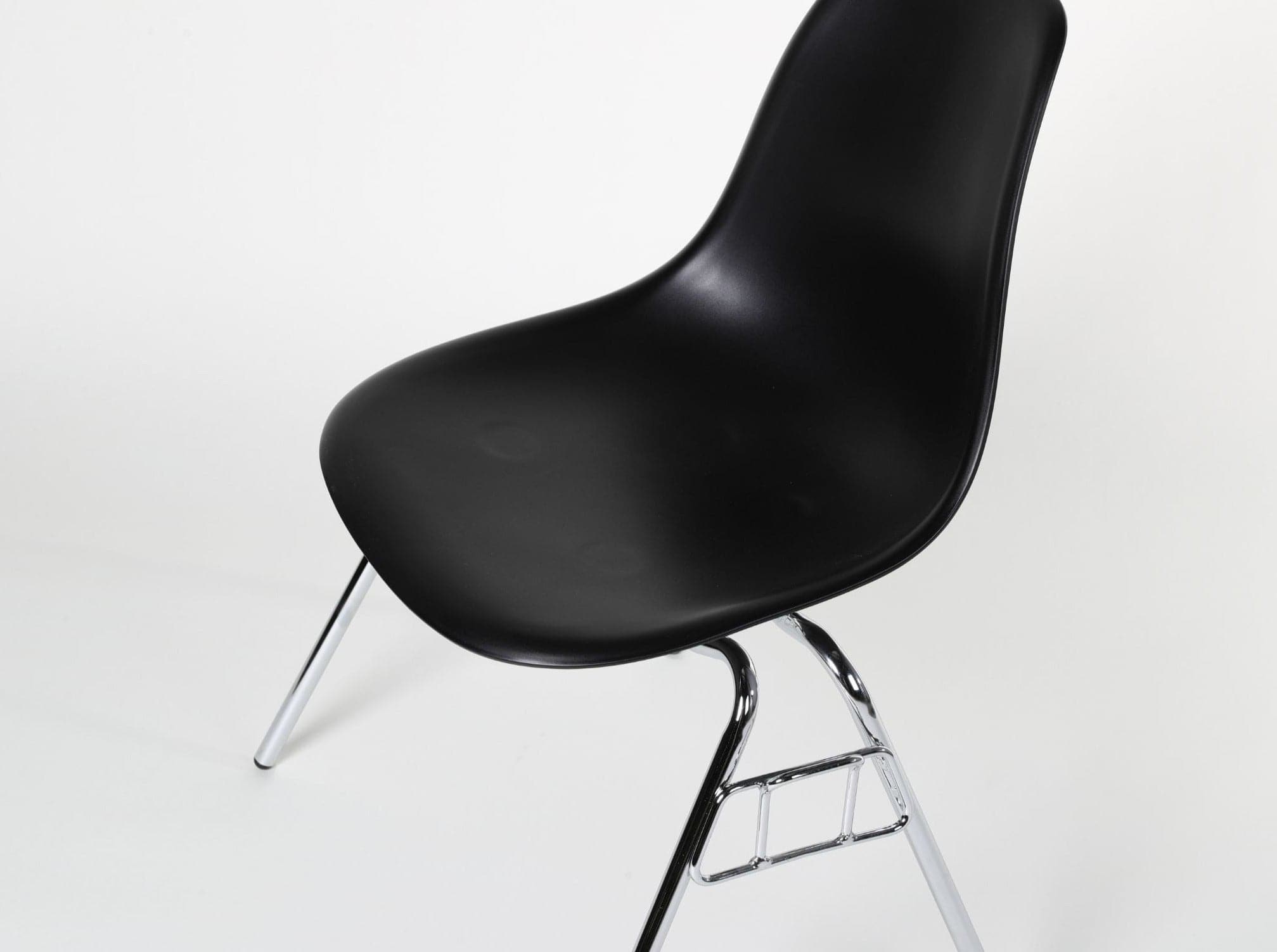 DSS Stacking Chair | Charles and Ray Eames Replica