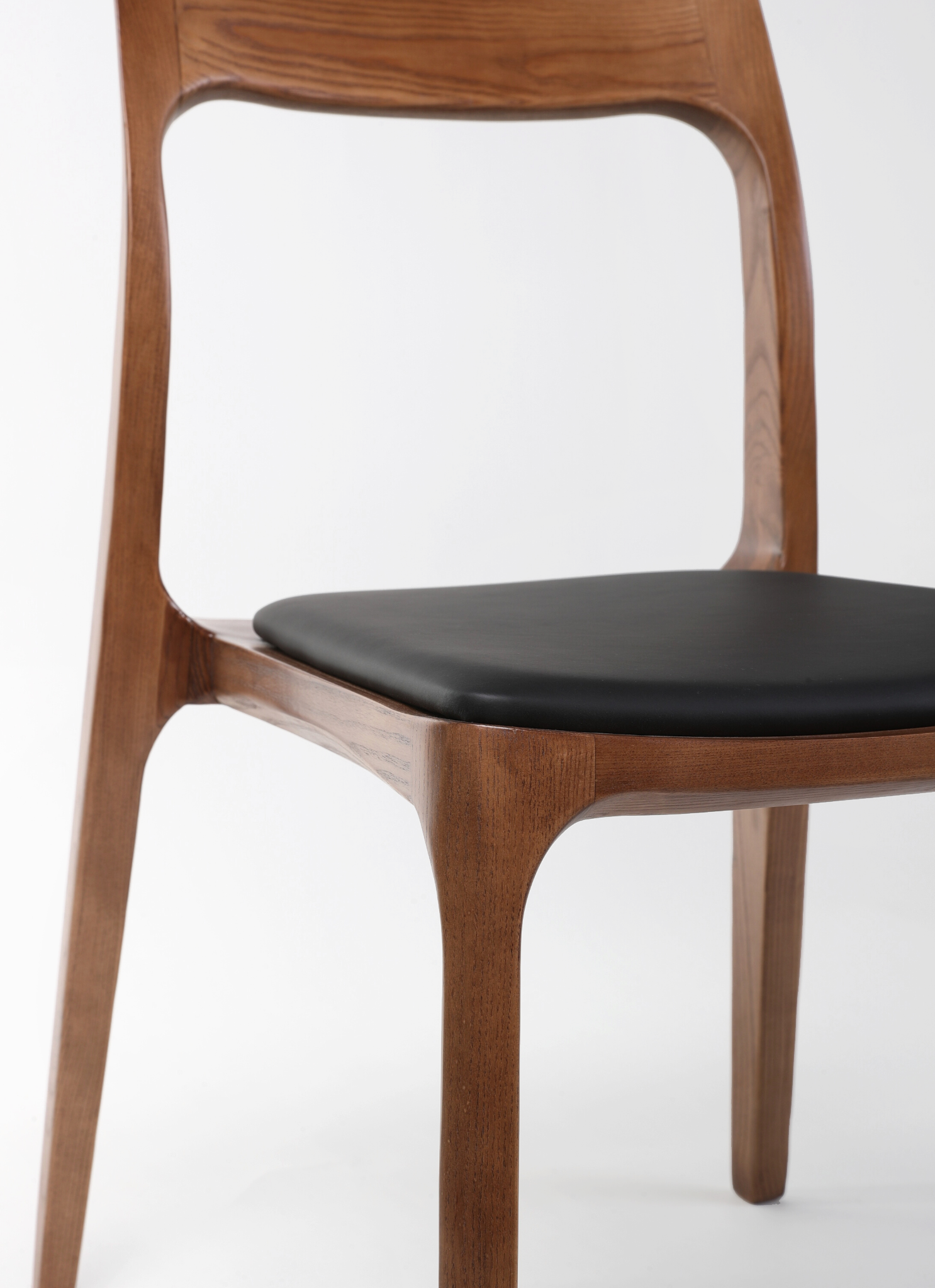 Mid Century | Sleek Dining Chair