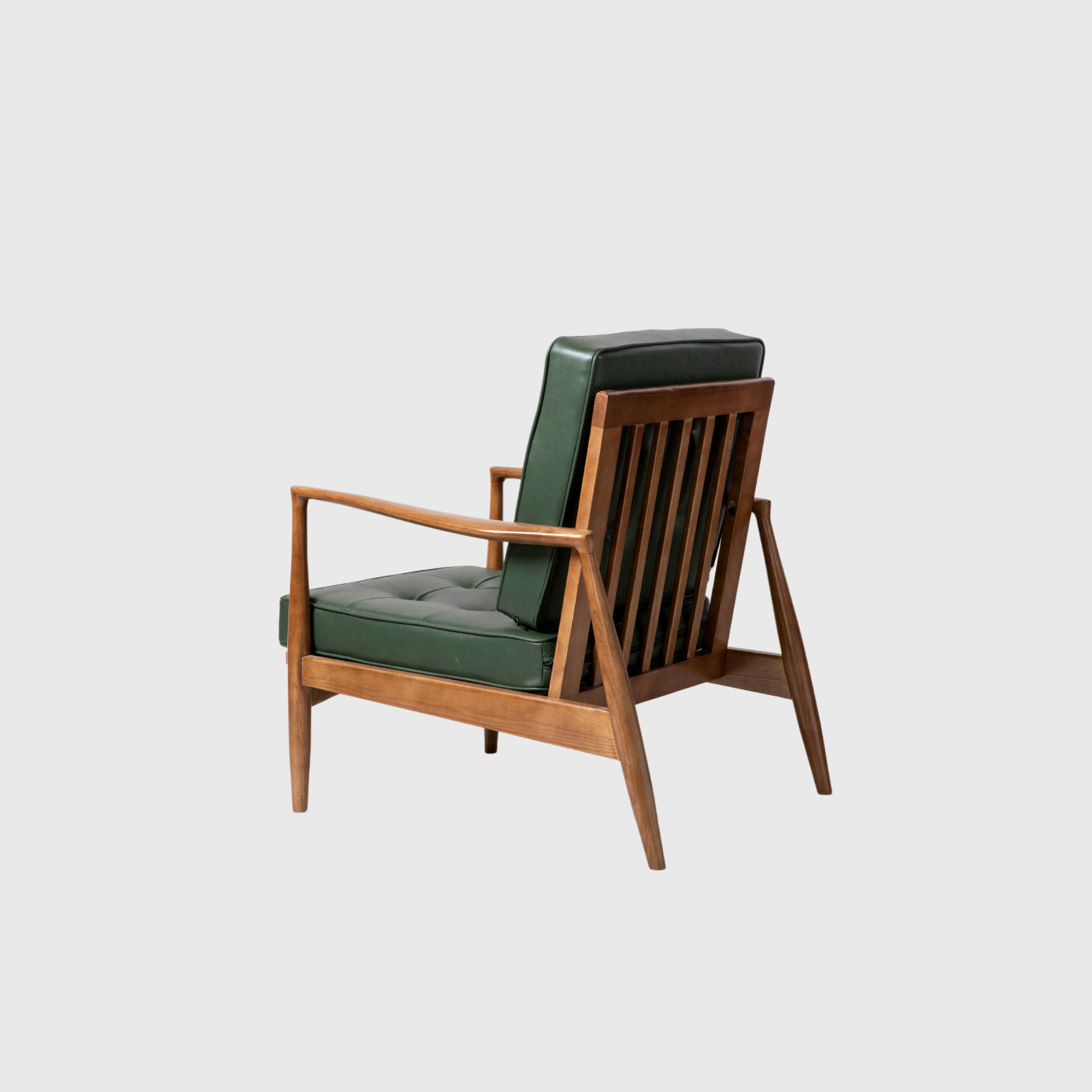 Mid-century furniture | Replica Hans Wegner CH32 Armchair