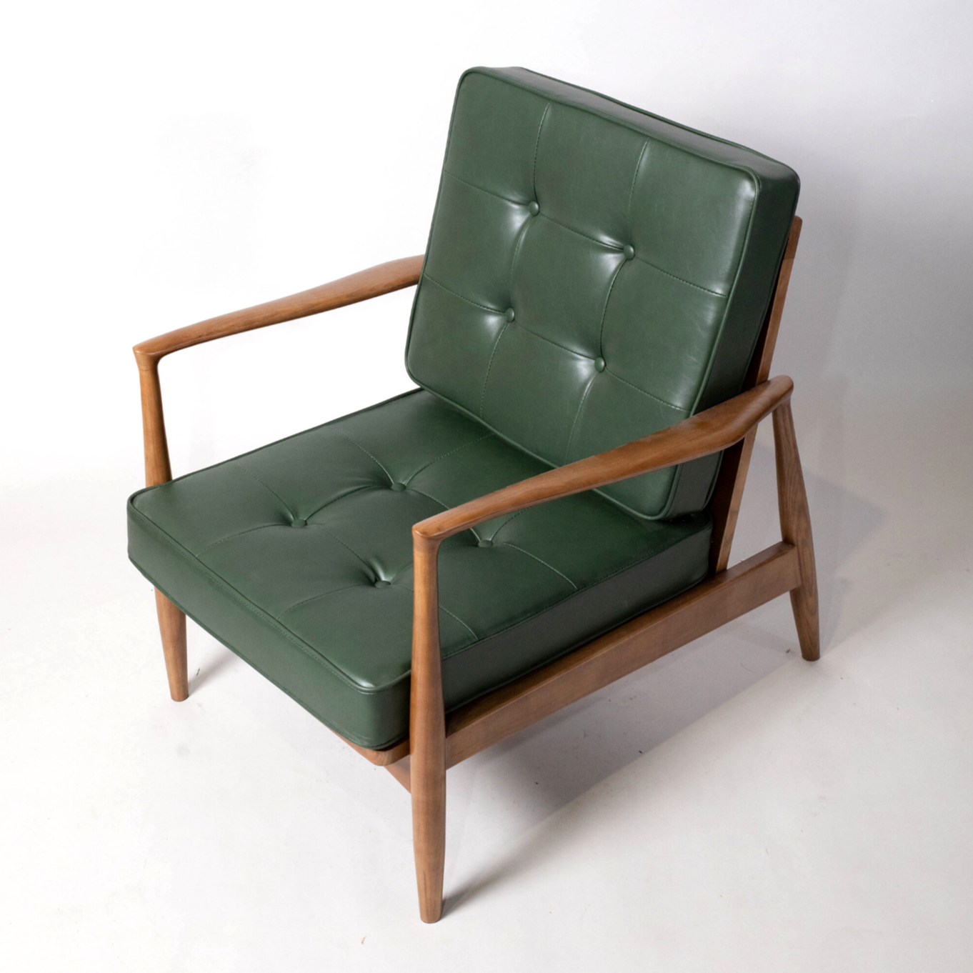 Mid-century furniture | Replica Hans Wegner CH32 Armchair