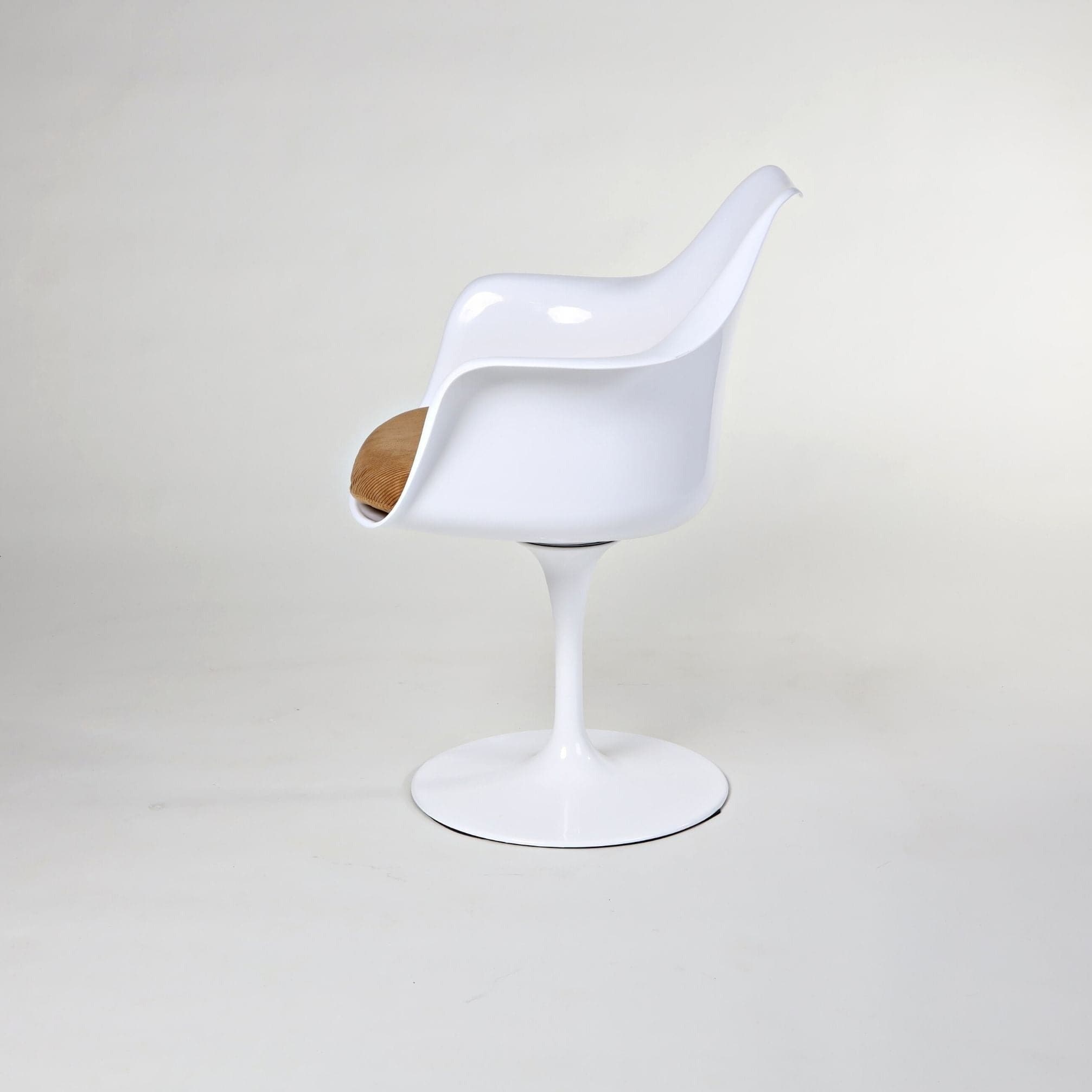 Tulip Dining Chair with Armrest | Eero Saarinen Replica