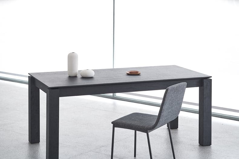 Vemb Dining Table