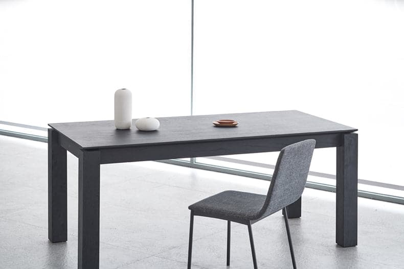 Vemb Dining Table - The Feelter