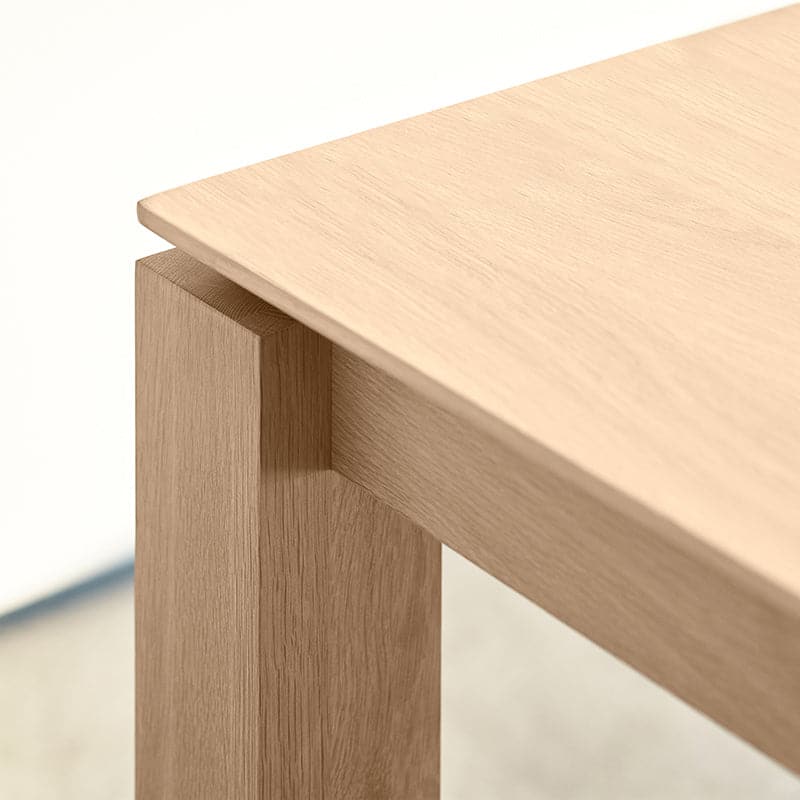 Vemb Dining Table