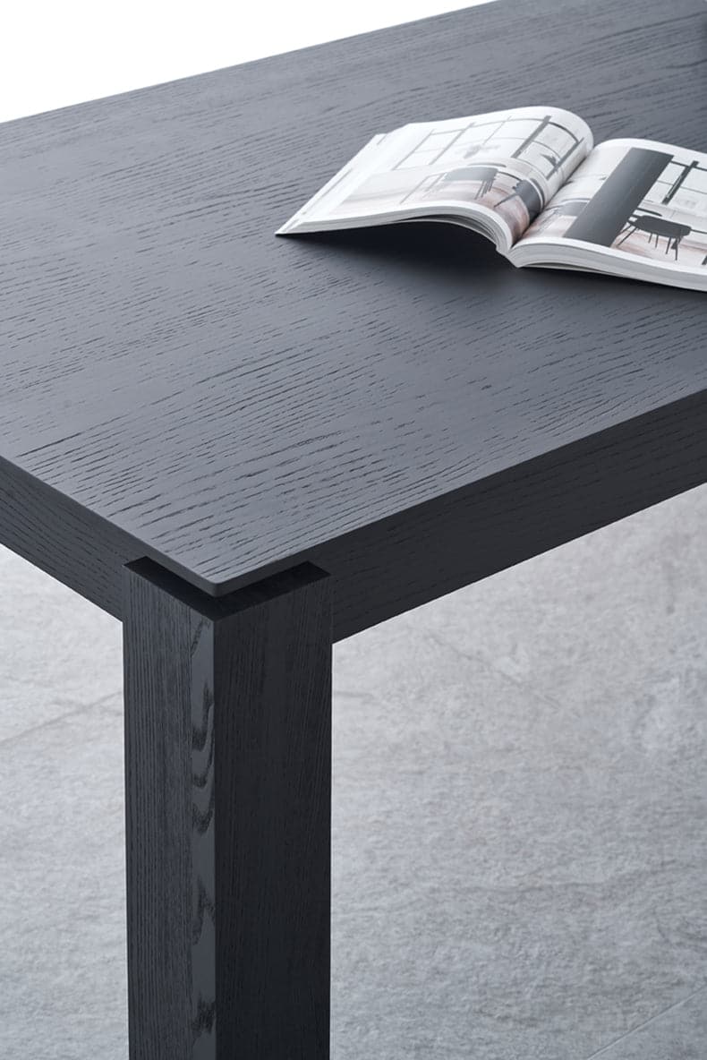 Vemb Dining Table - The Feelter