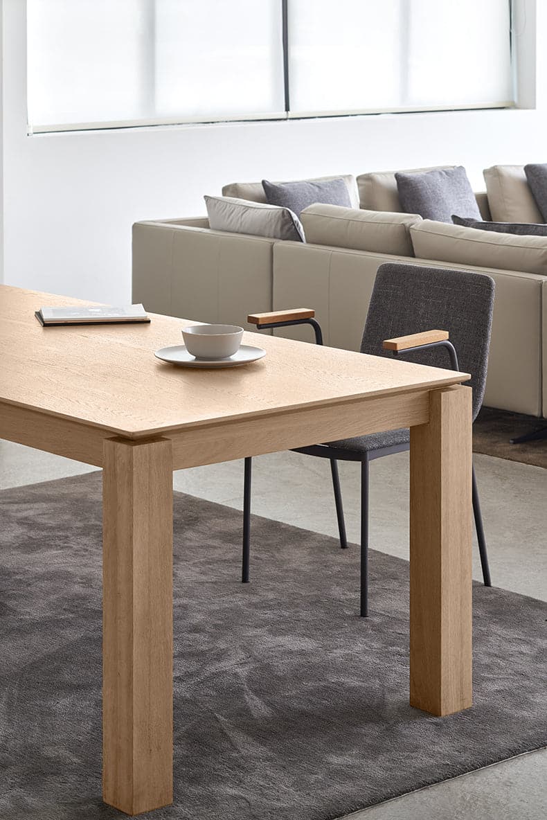 Vemb Dining Table