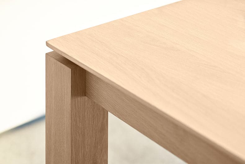 Vemb Dining Table