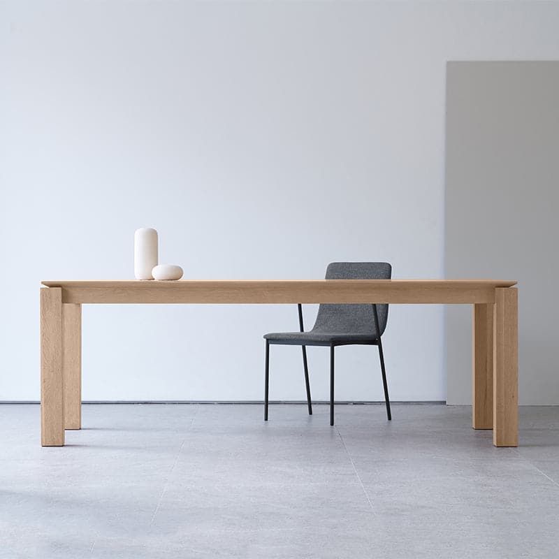 Vemb Dining Table