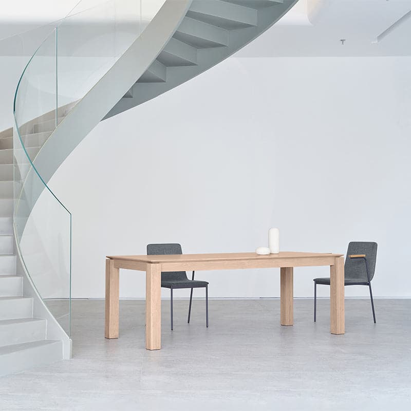 Vemb Dining Table