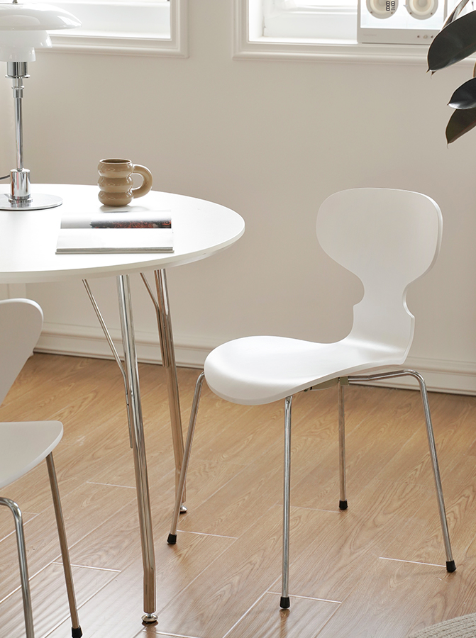 Ant Chair | Arne Jacobsen Replica - The Feelter