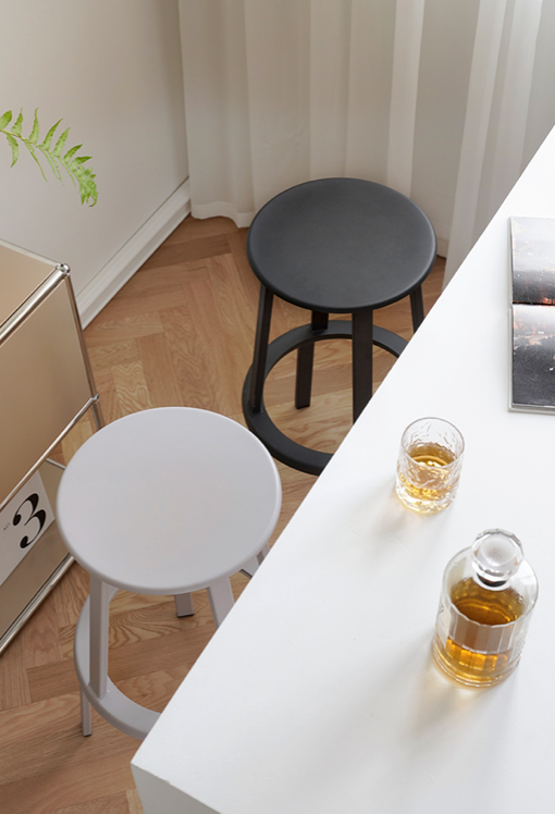 The Baldwin Rotating Bar Stool - The Feelter