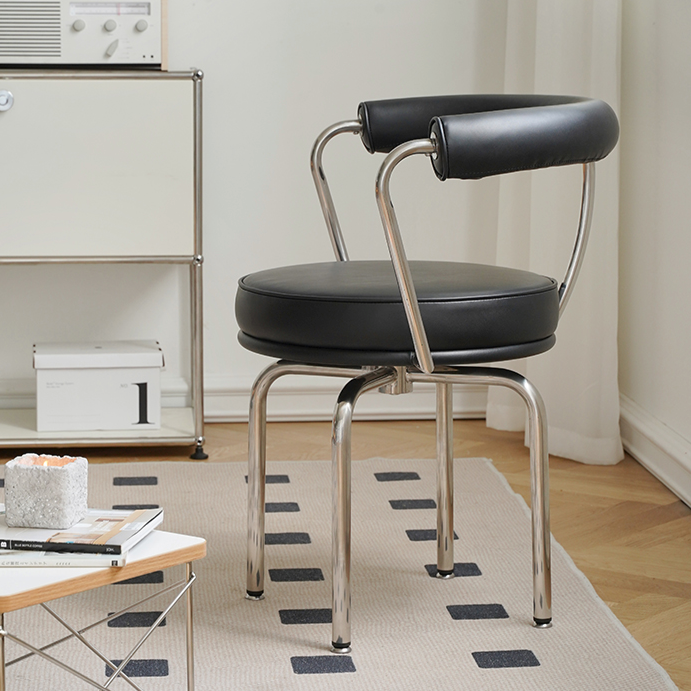 Horseshoe Swivel Chair The Feelter