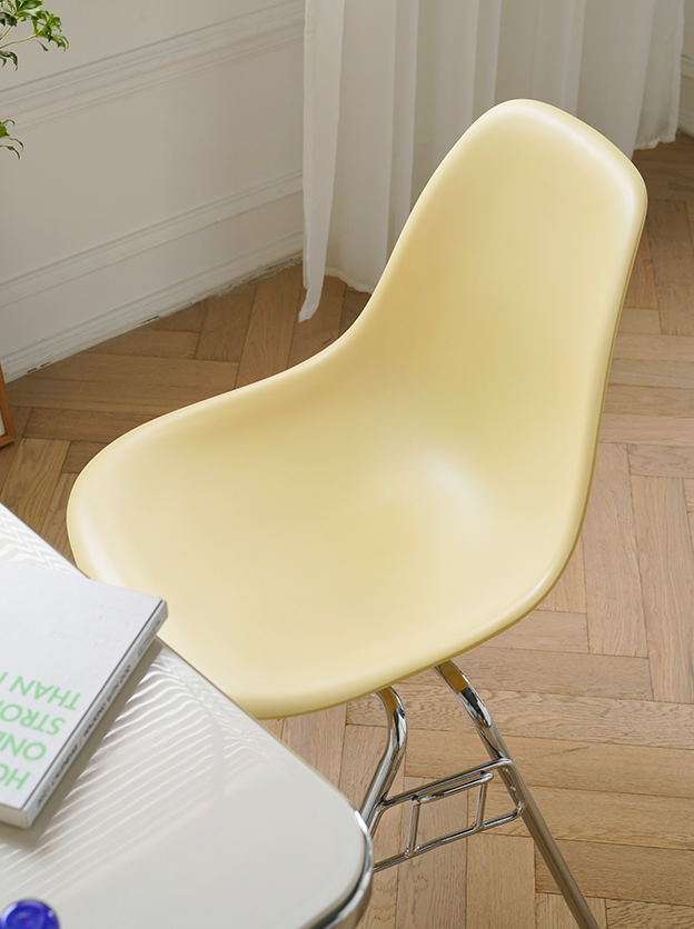 DSS Stacking Chair | Charles and Ray Eames Replica